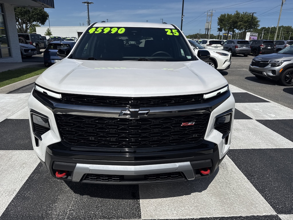 Used 2025 Chevrolet Traverse Z71 SUV