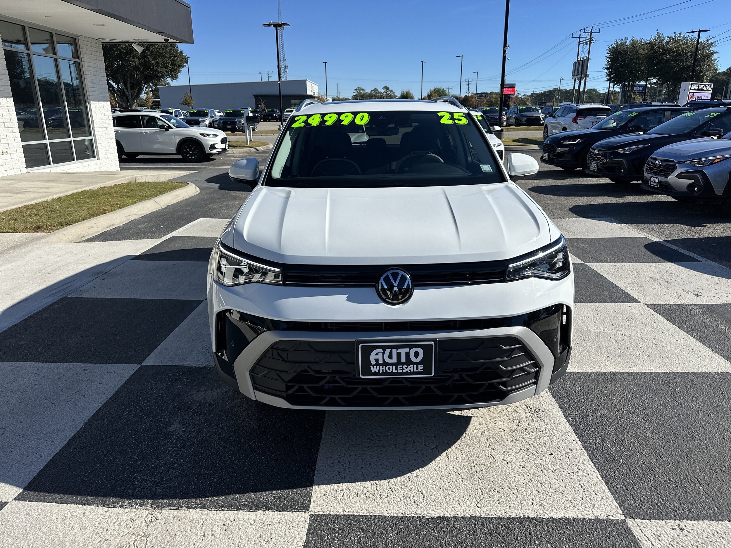 2025 Volkswagen Taos SE photo 2