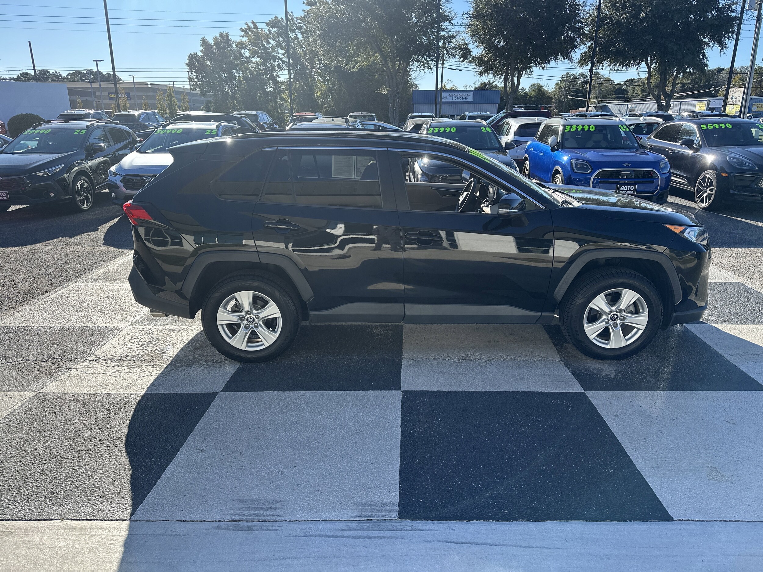 2021 Toyota RAV4 XLE photo 3