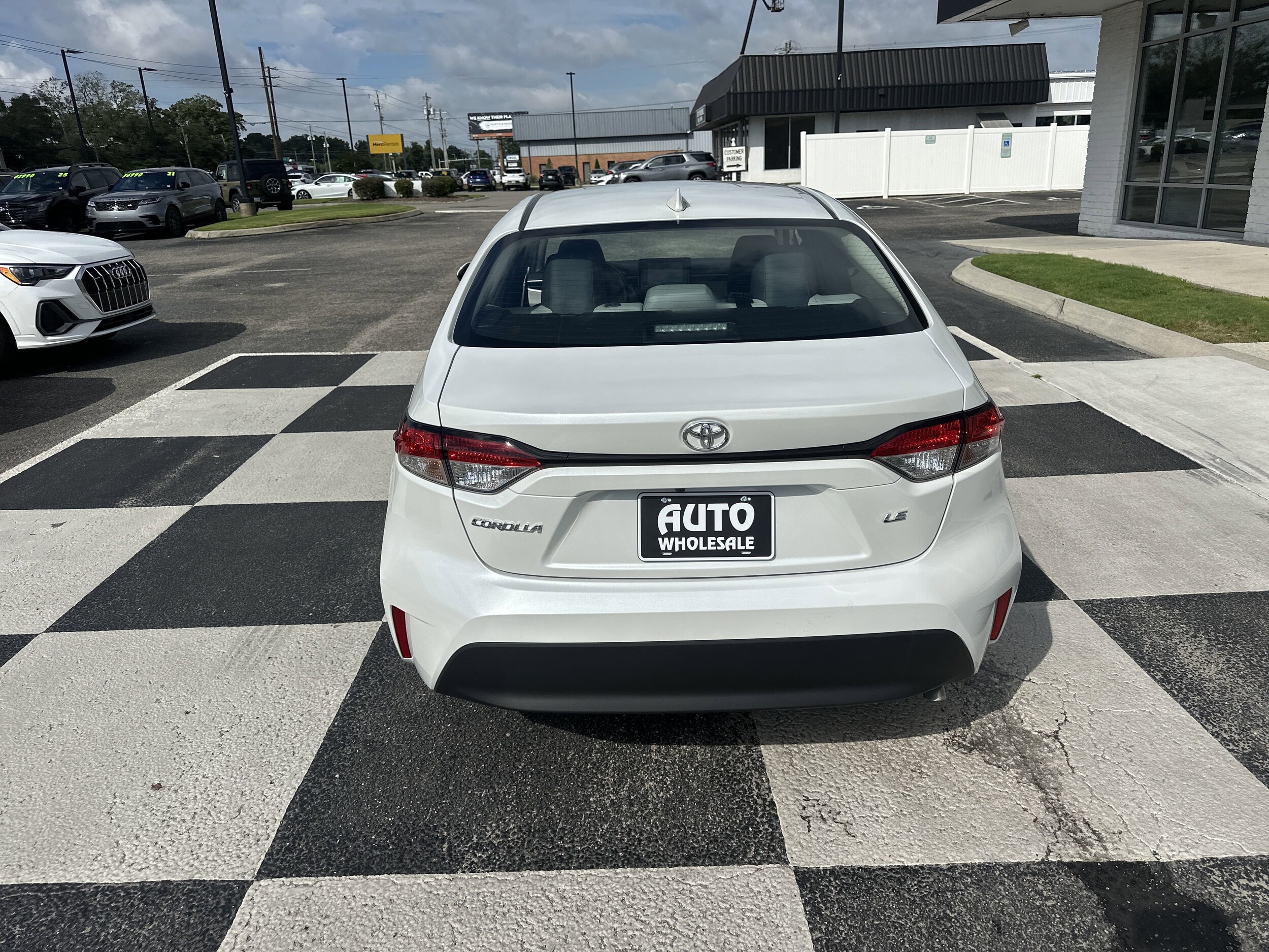 2025 Toyota Corolla LE photo 2