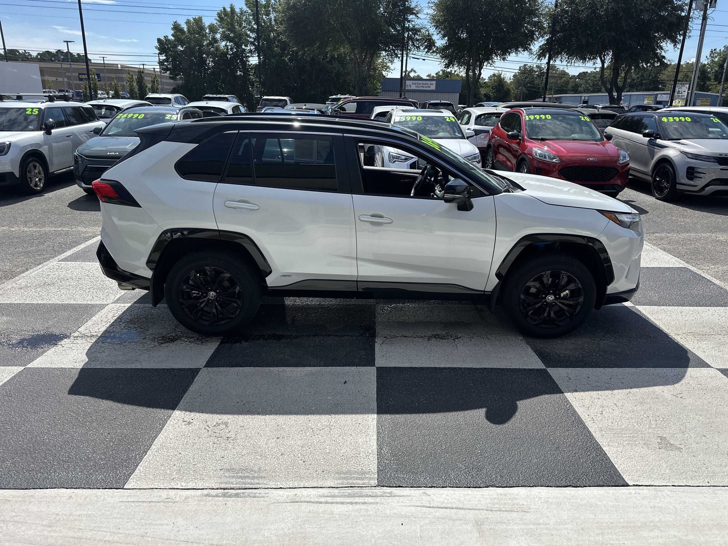 2024 Toyota RAV4 Hybrid XSE photo 2