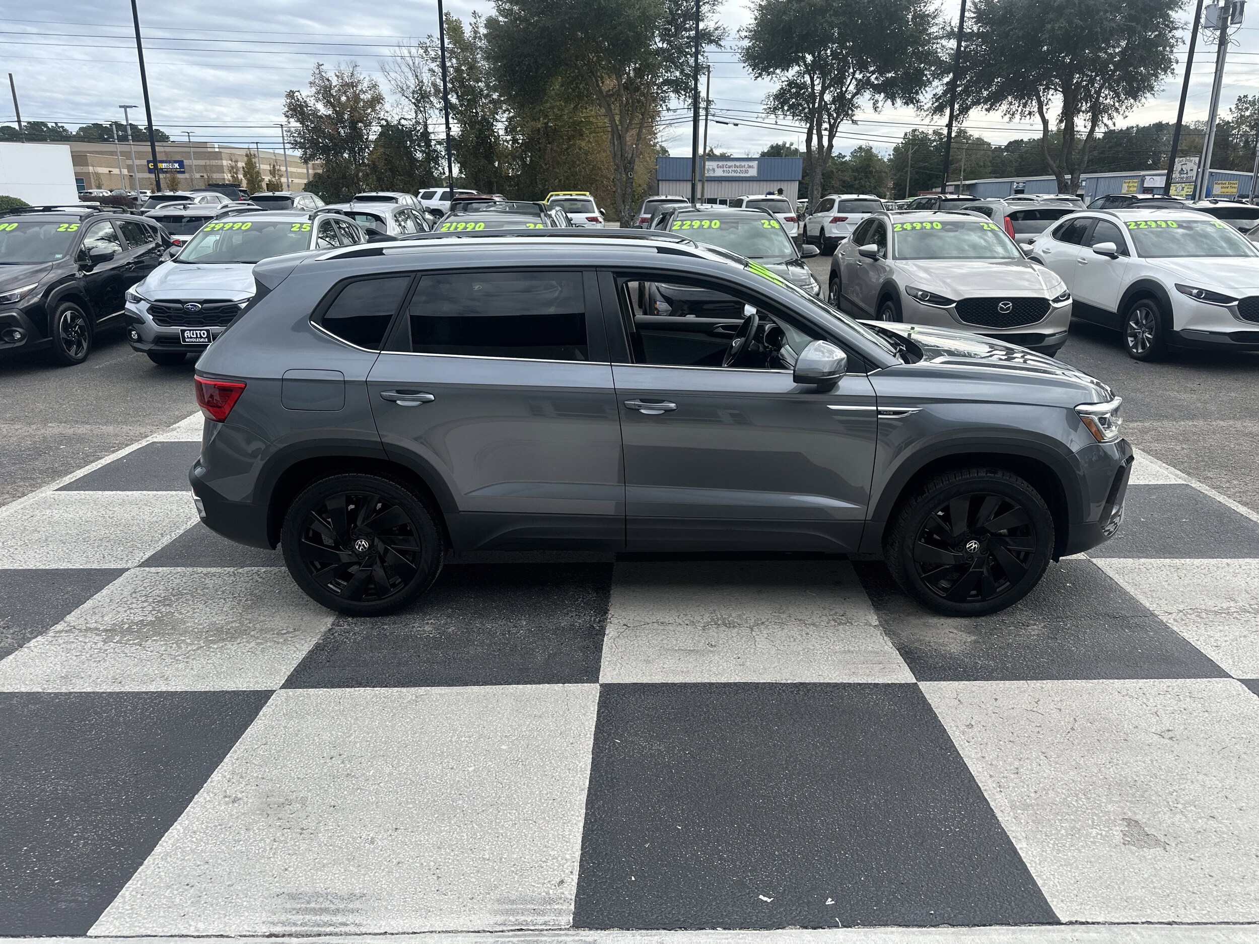 2024 Volkswagen Taos SEL photo 3