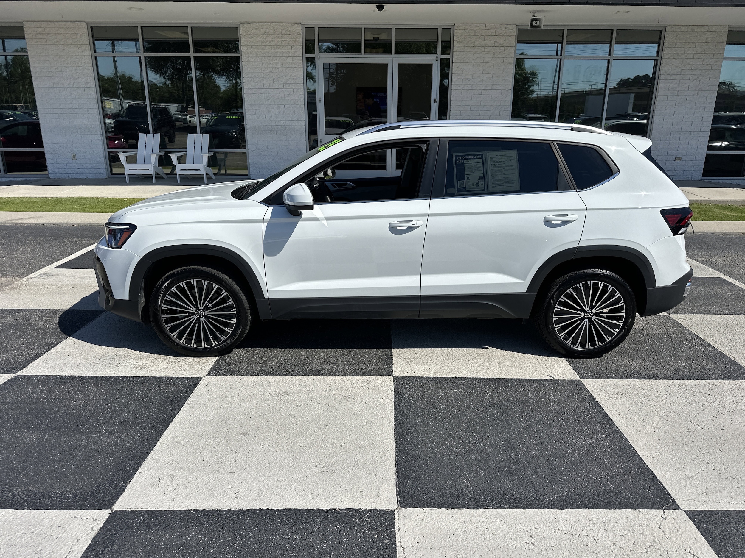 2025 Volkswagen Taos 1.5T SE's photo