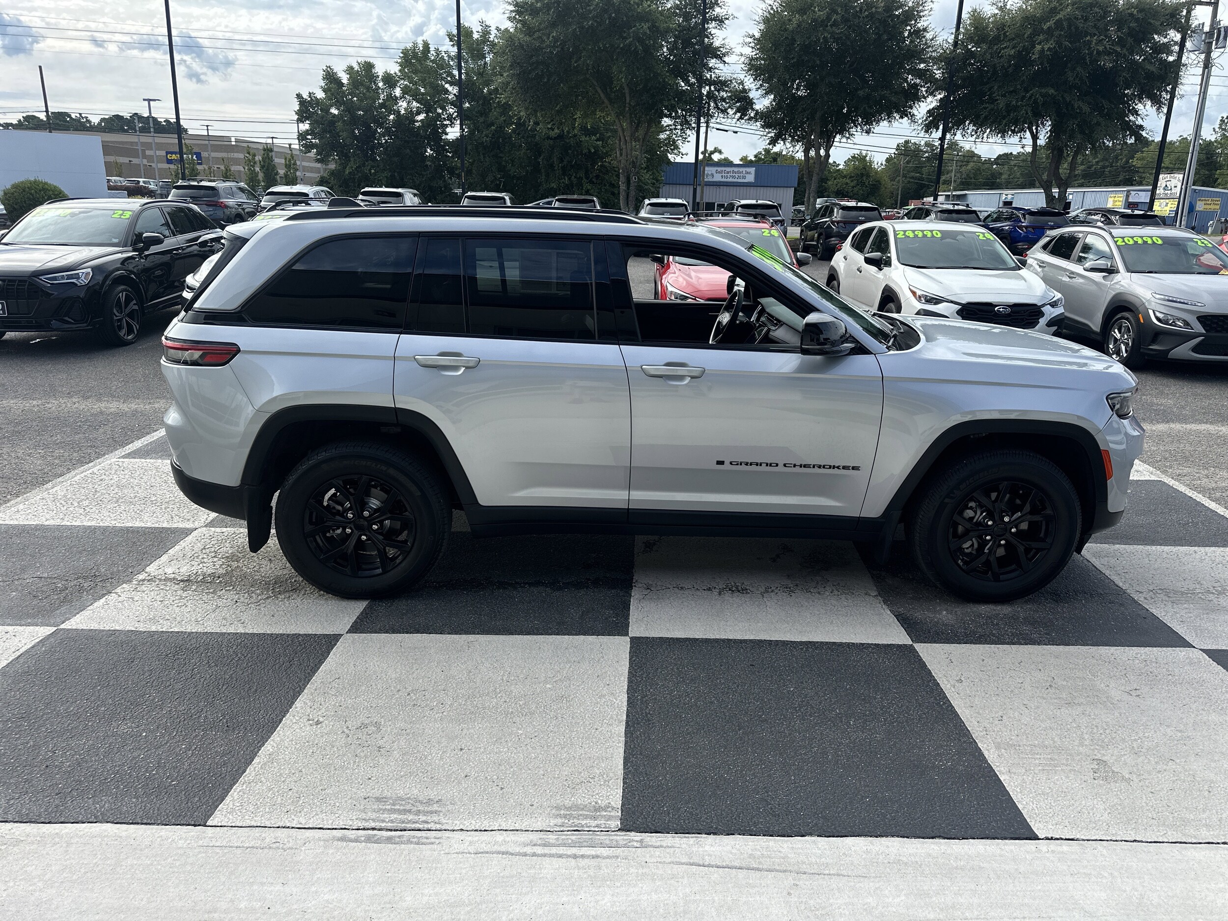 2024 Jeep Grand Cherokee Altitude X photo 3