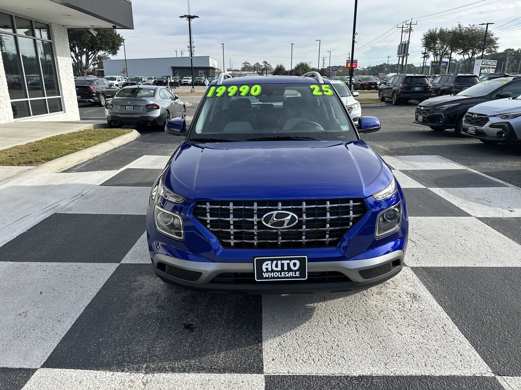 Used 2025 Hyundai Venue SEL SUV