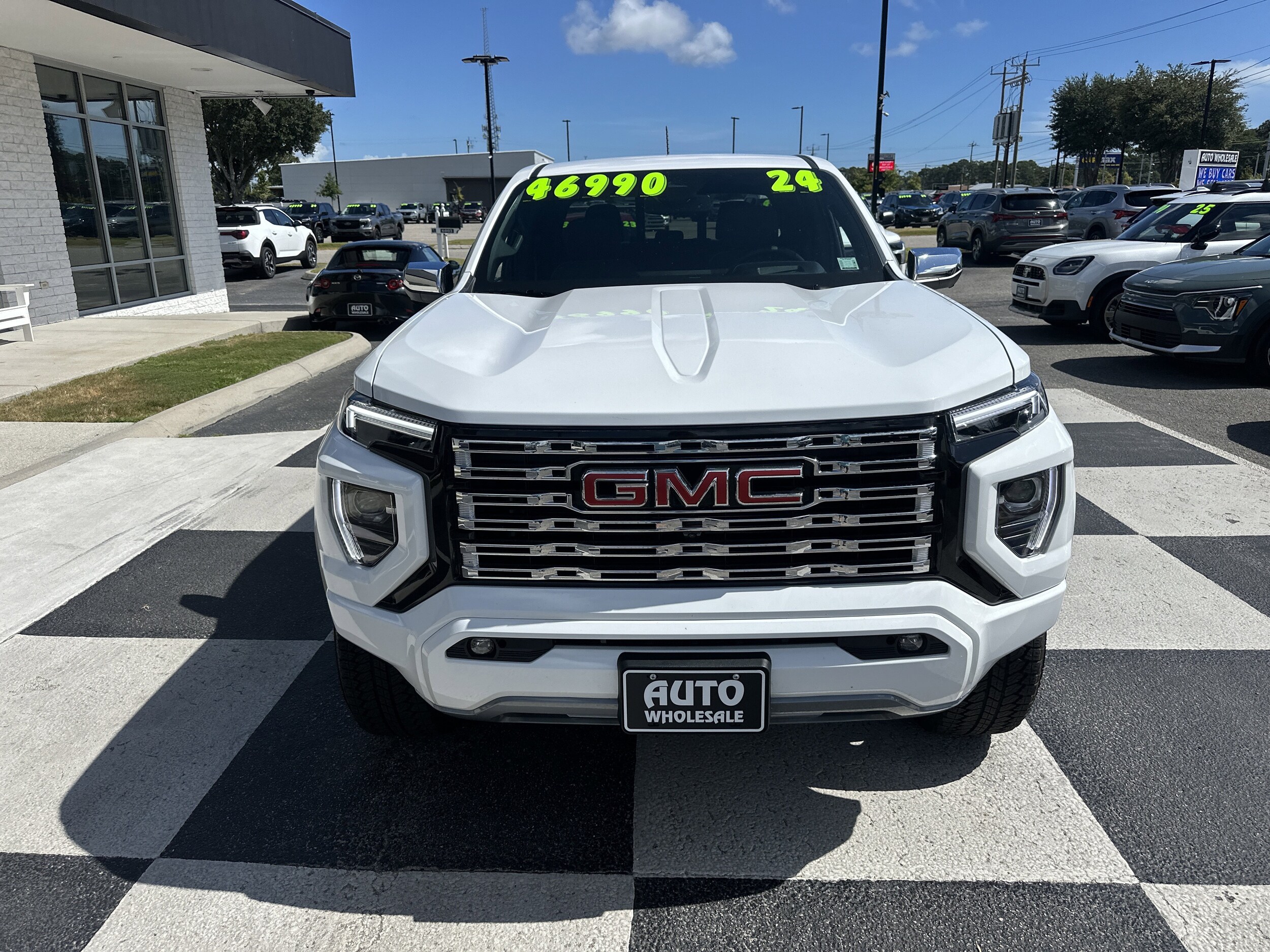 2024 Gmc Canyon Denali photo 2