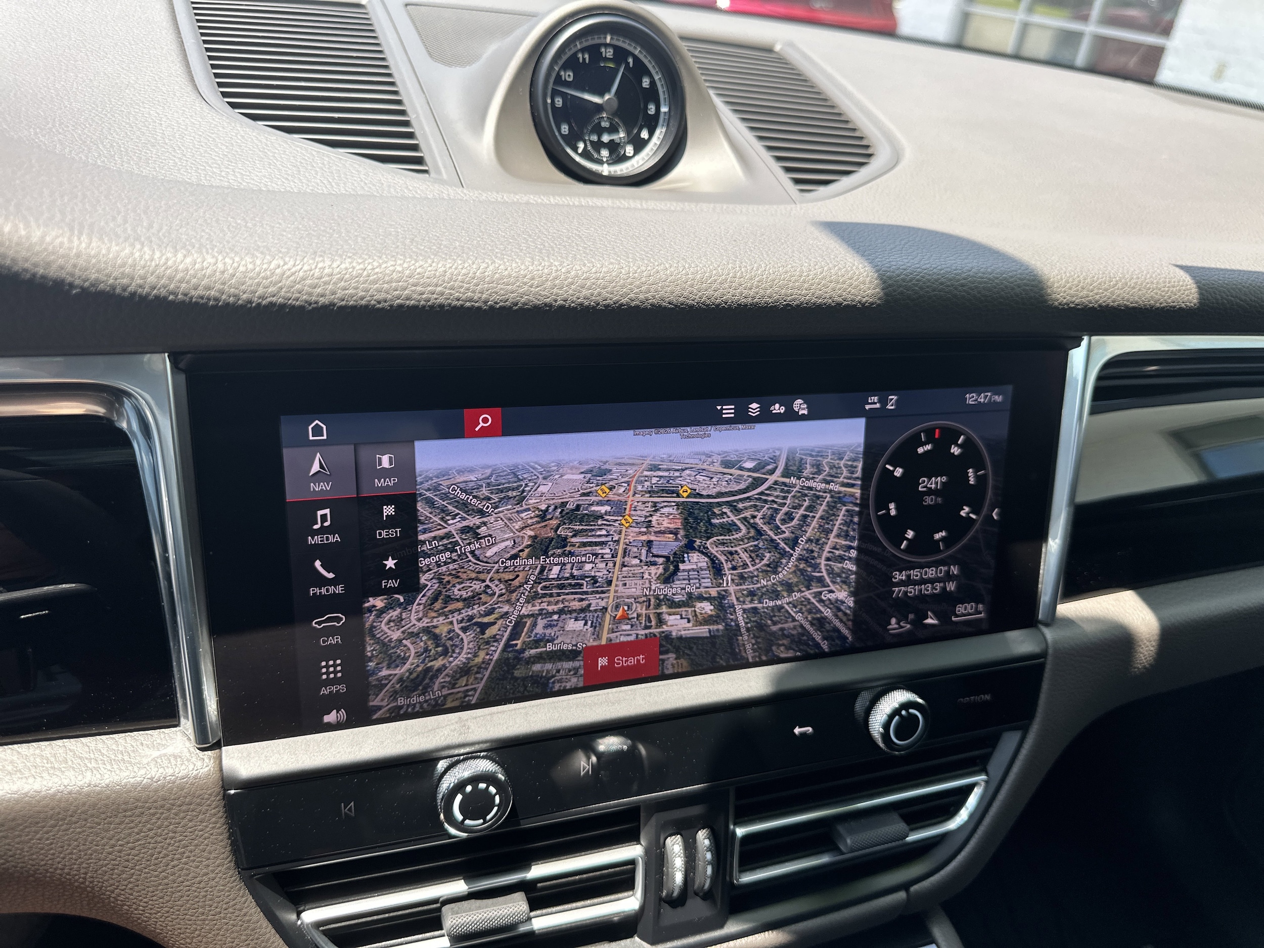2025 Porsche Macan - Photo 17