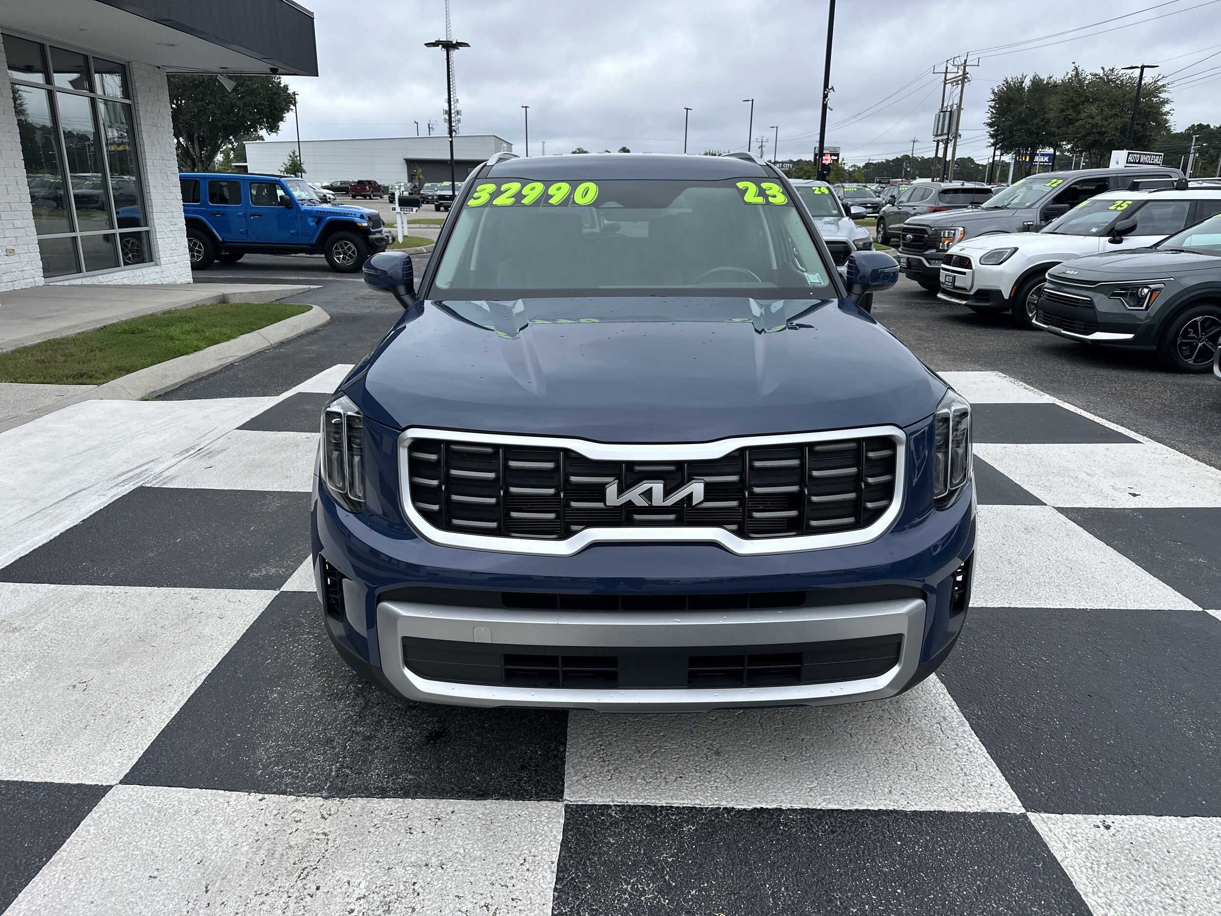 2023 Kia Telluride S photo 2