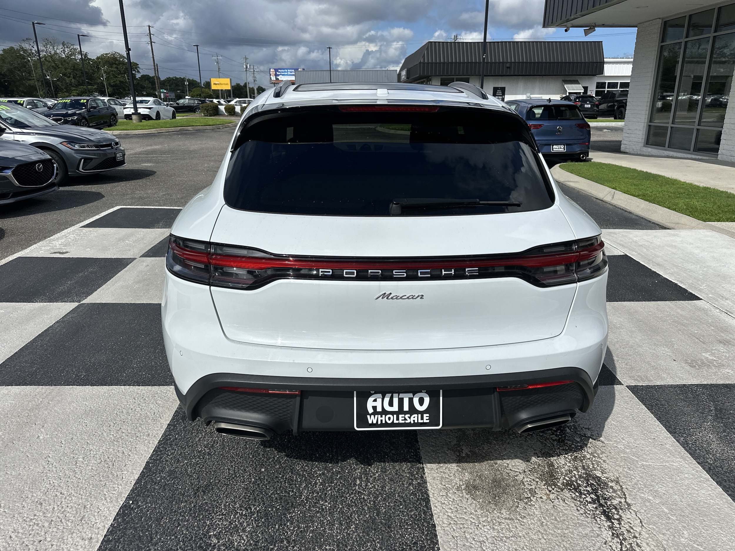 2025 Porsche Macan T - Photo 4