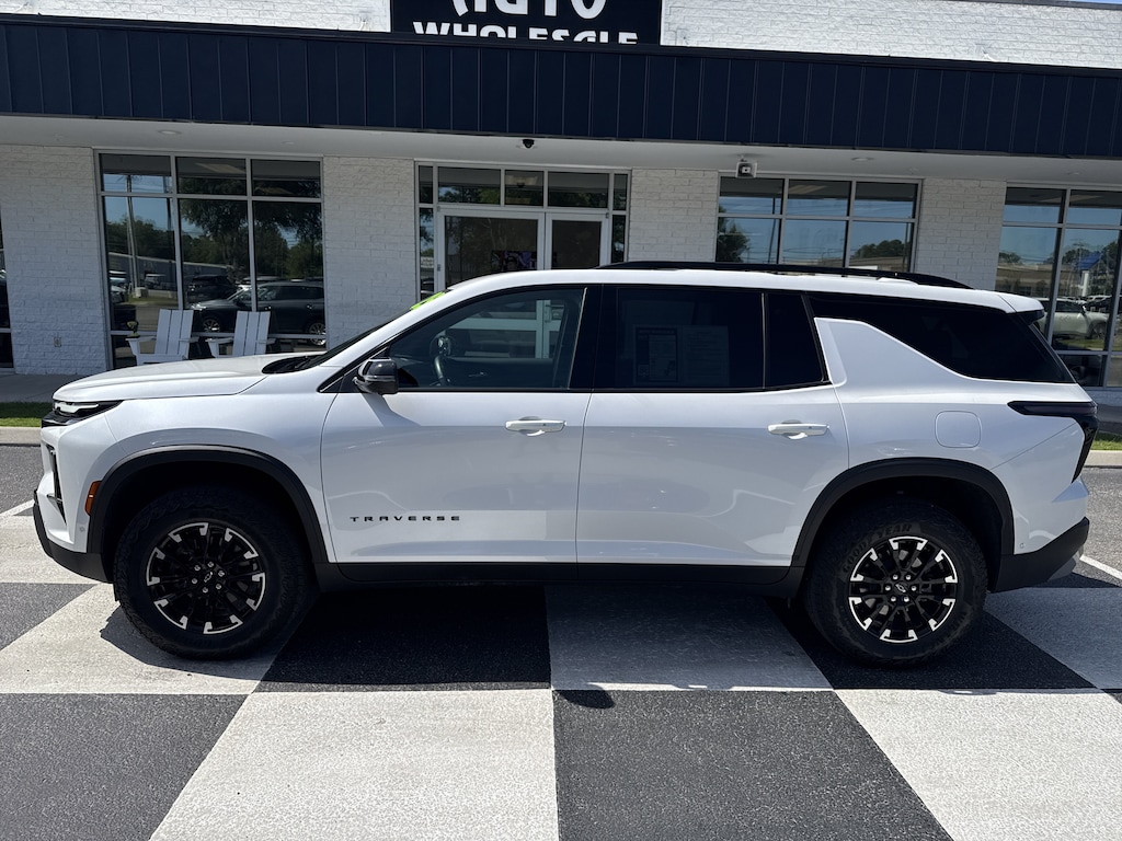 Used 2025 Chevrolet Traverse Z71 SUV