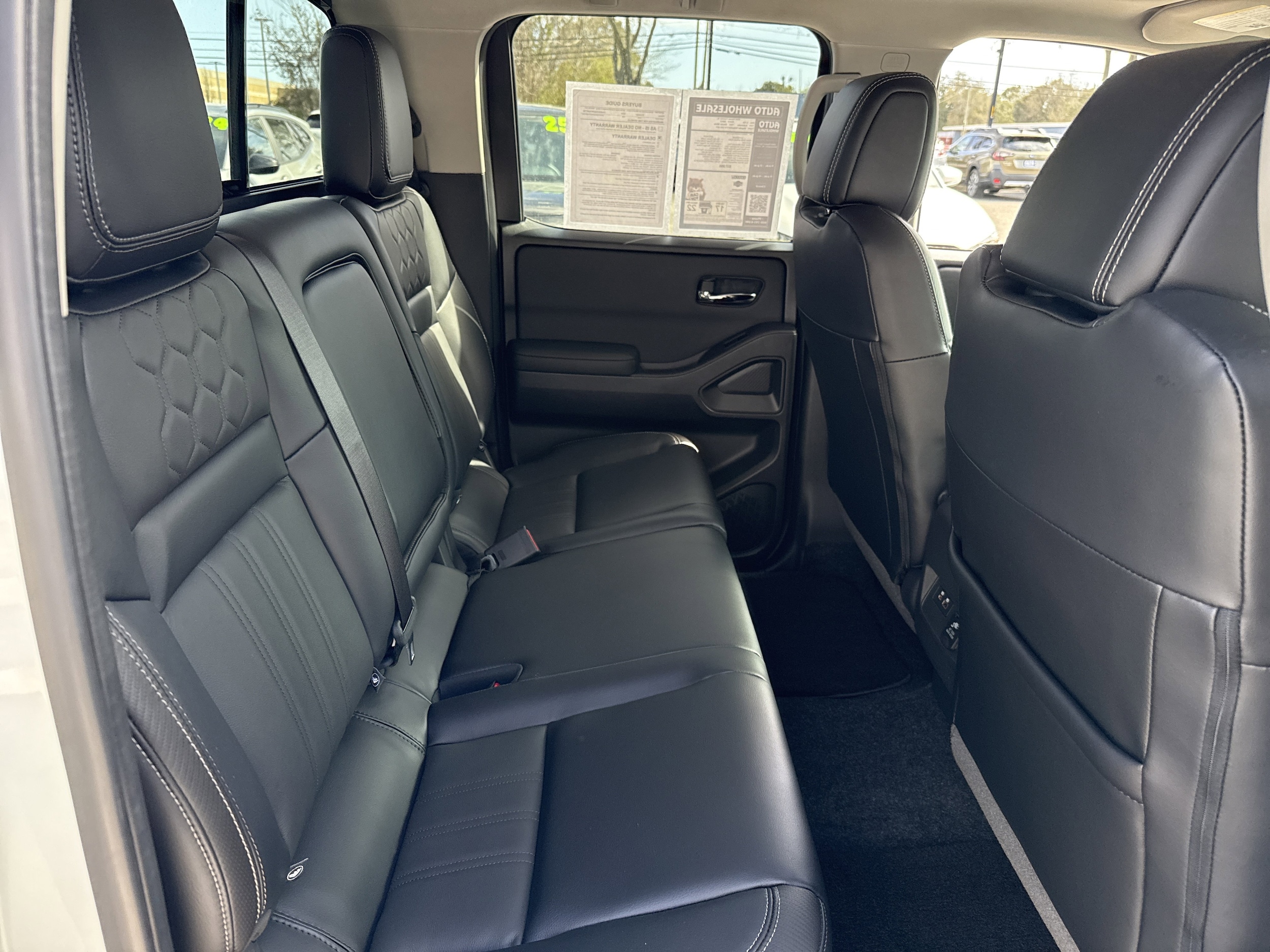 2024 Nissan Frontier SL - Photo 11