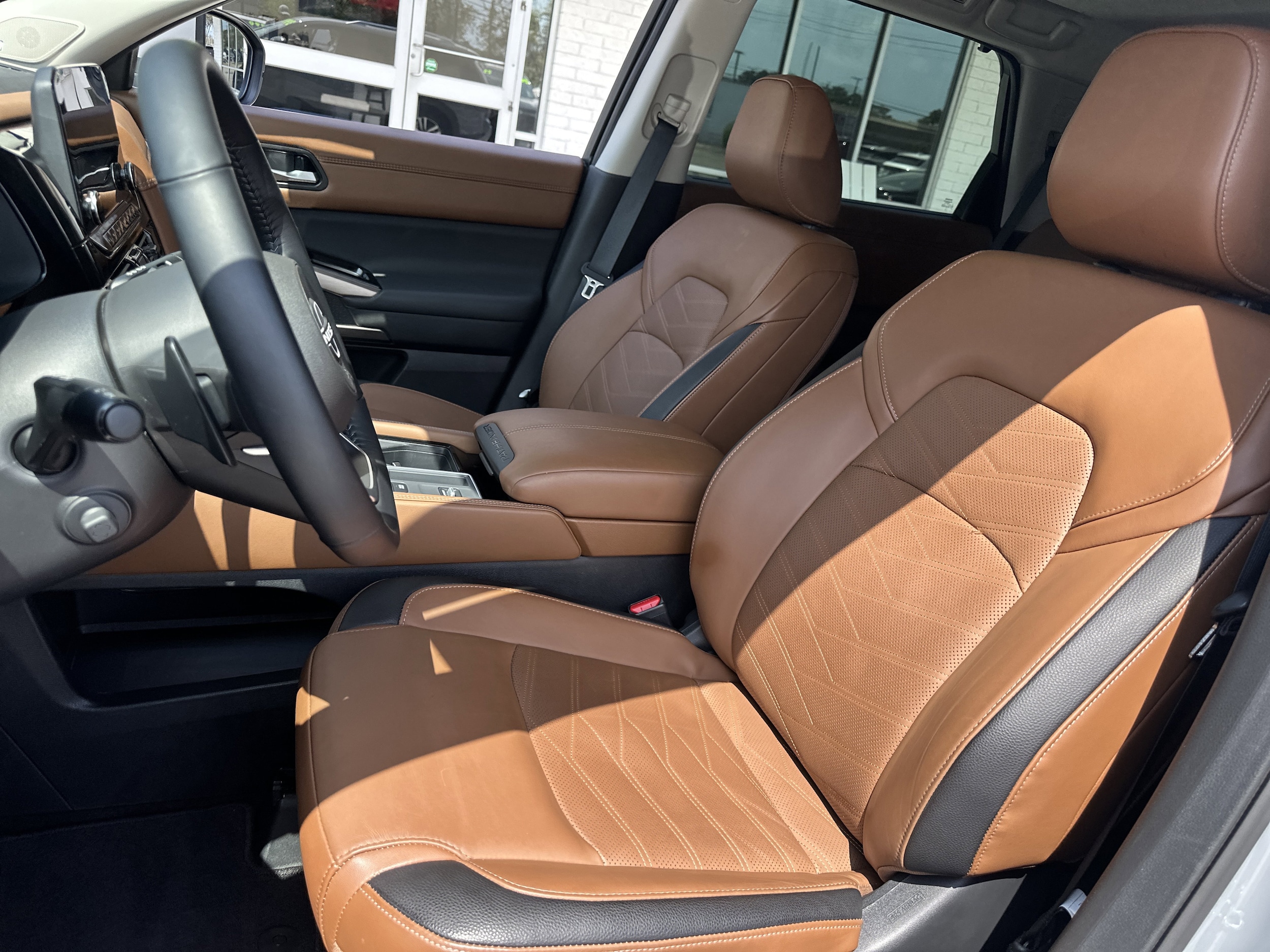 2025 Nissan Pathfinder Platinum - Photo 10