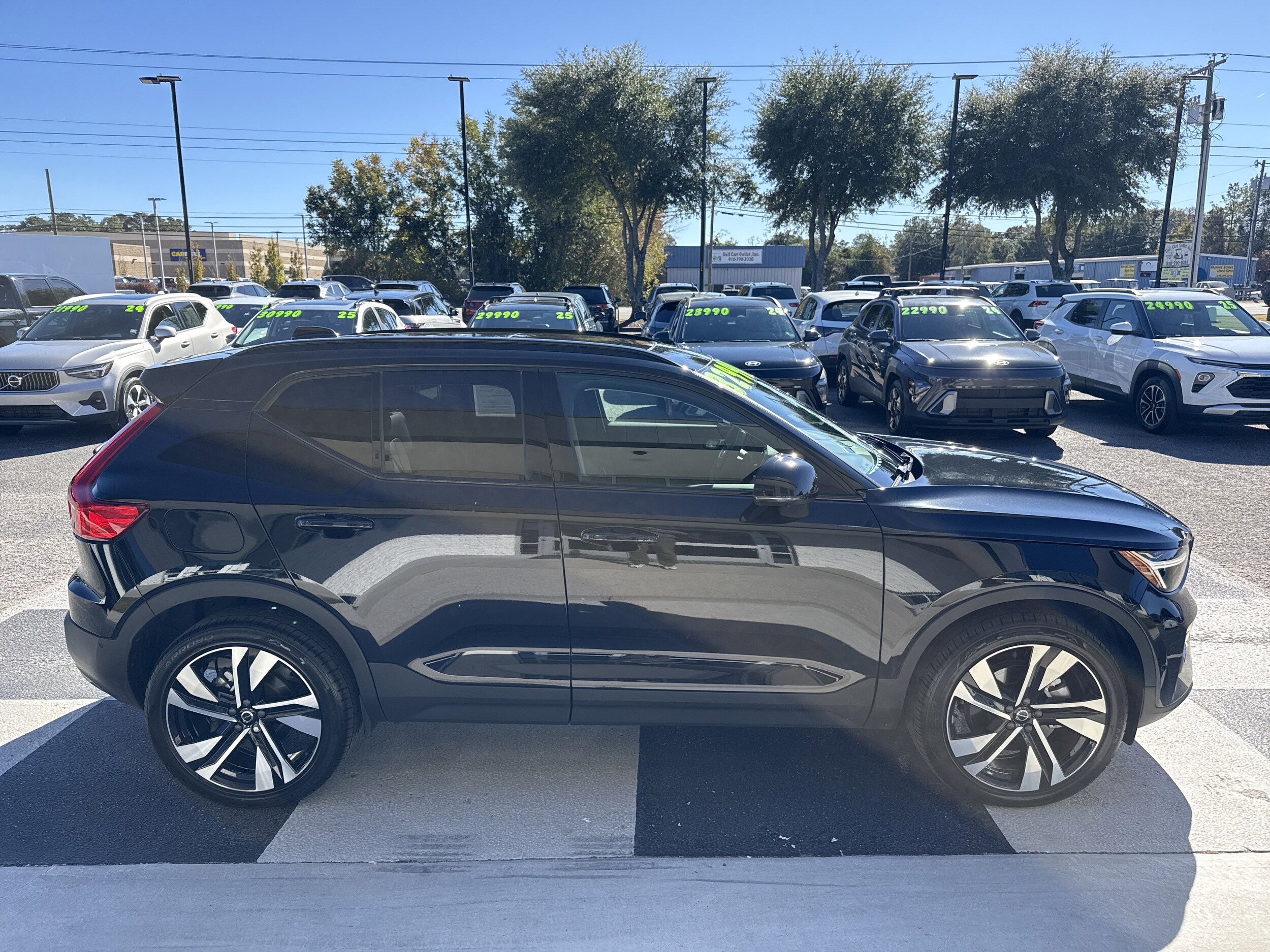 2024 Volvo XC40 Plus photo 2