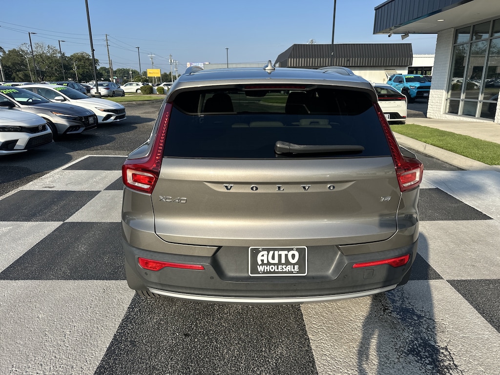Used 2021 Volvo XC40 T4 Inscription SUV