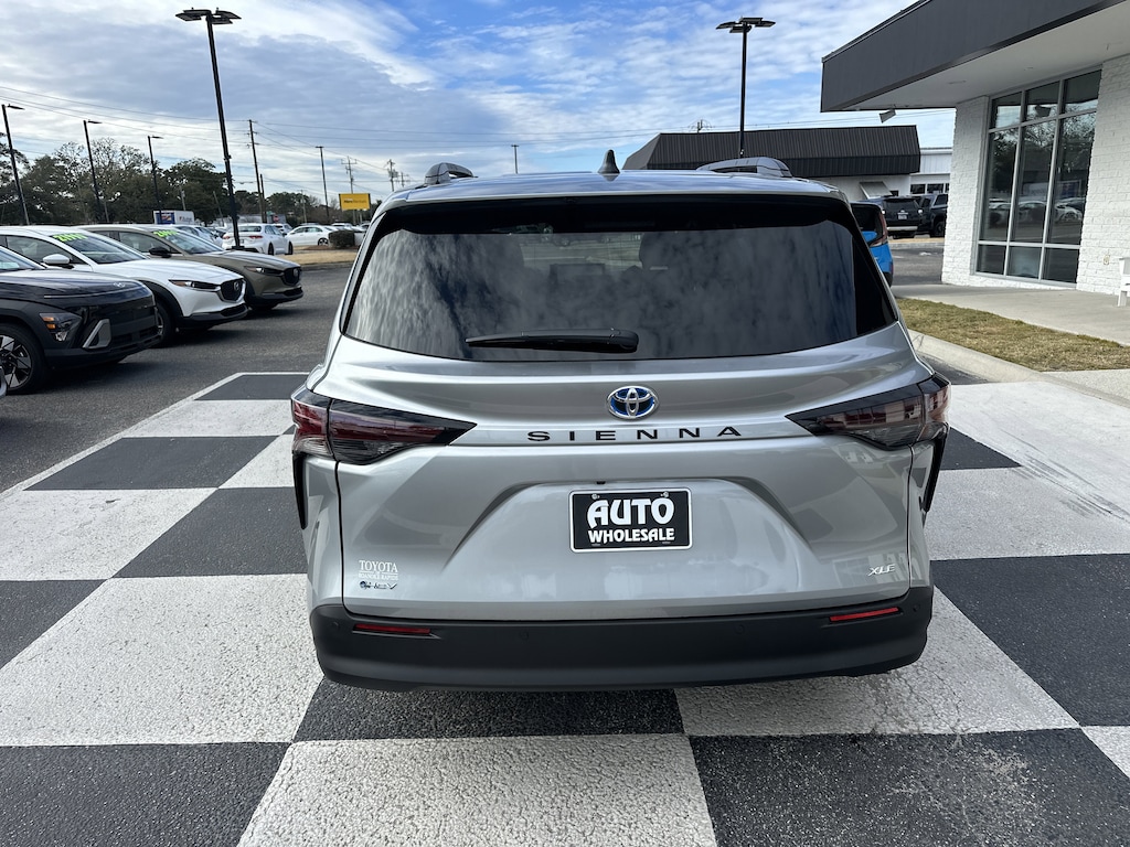 Used 2025 Toyota Sienna XLE 8 Passenger Van Passenger Van