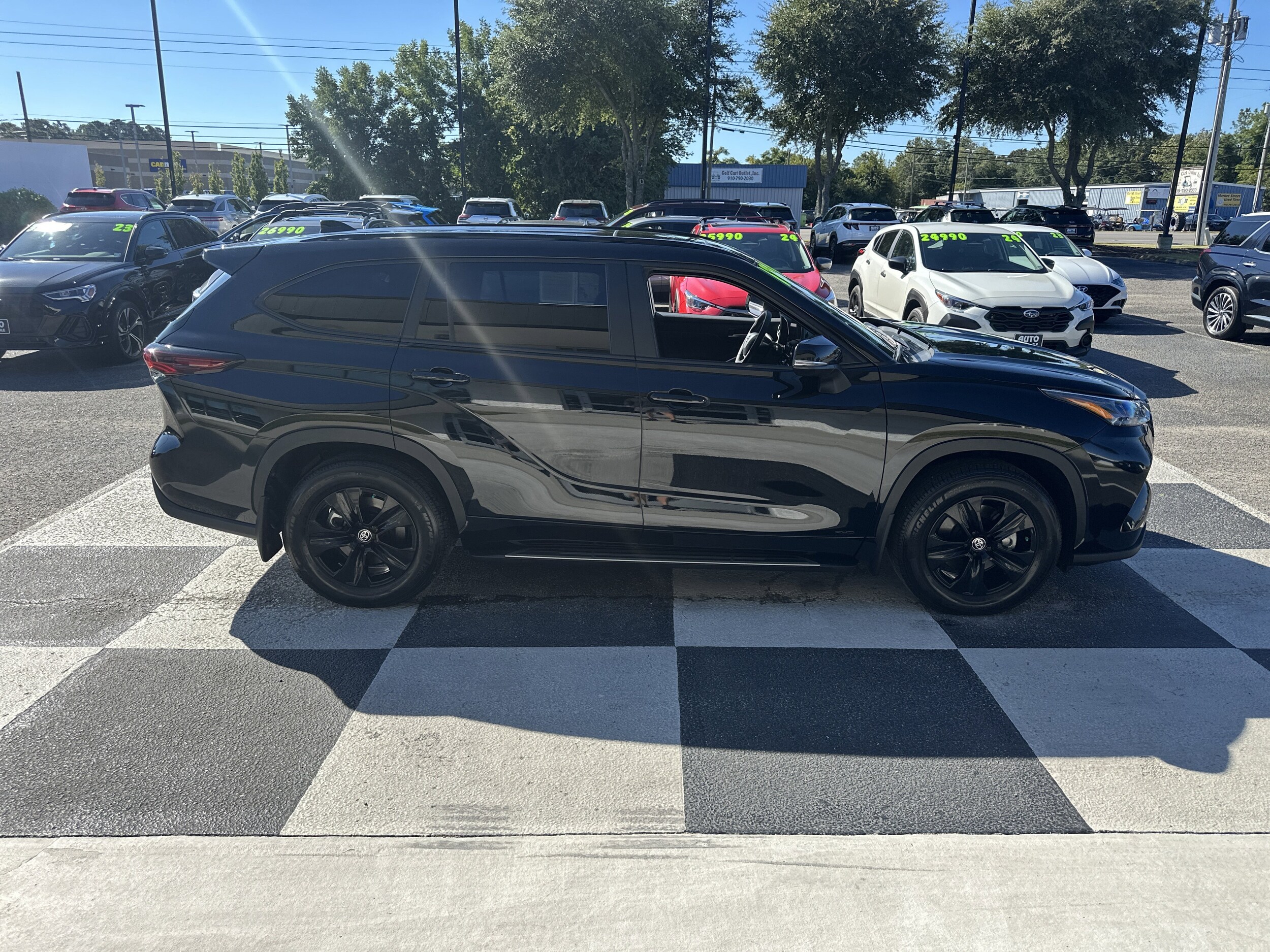 2025 Toyota Highlander Hybrid XLE photo 2