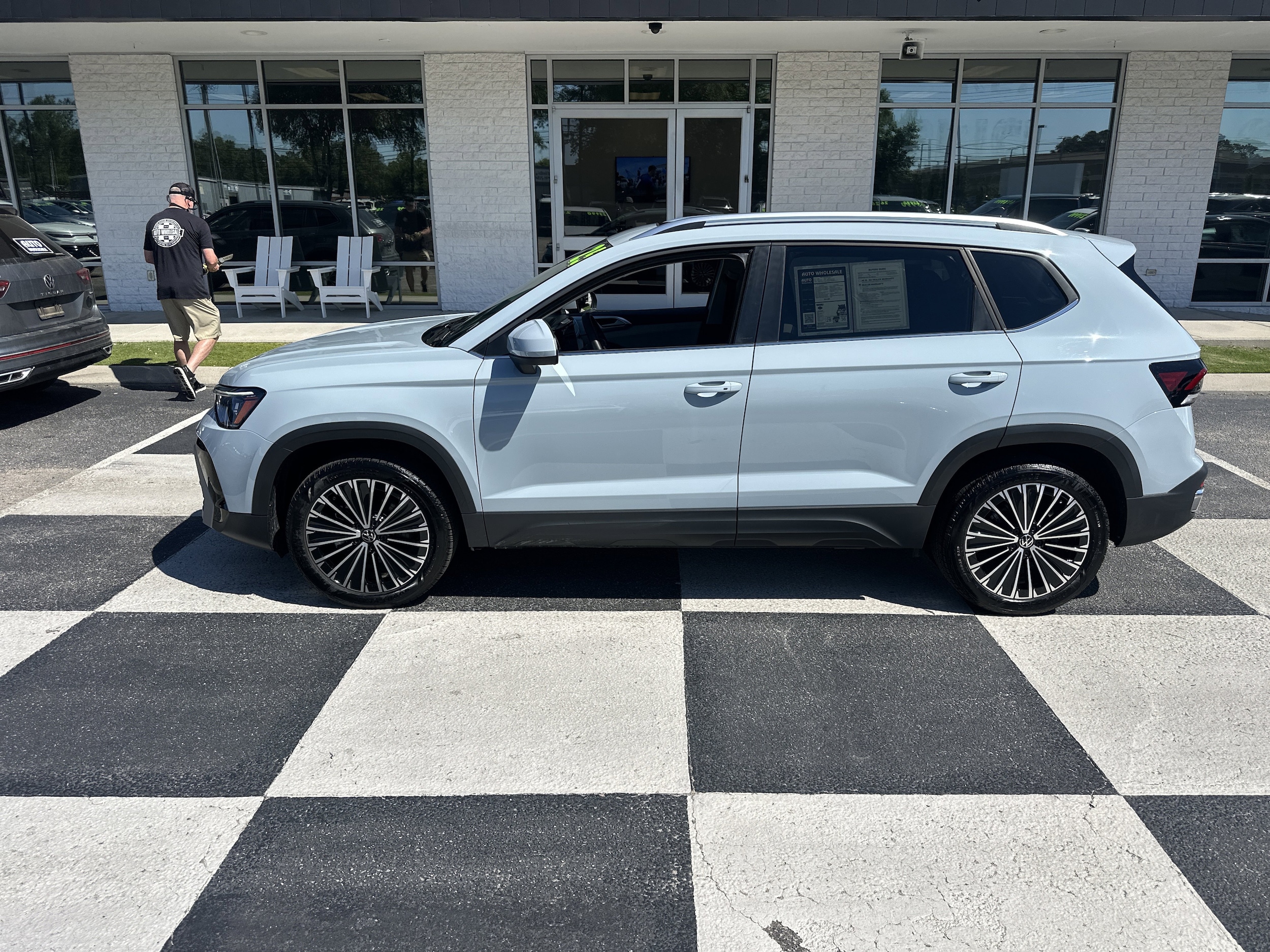 2025 Volkswagen Taos 1.5T SE's photo