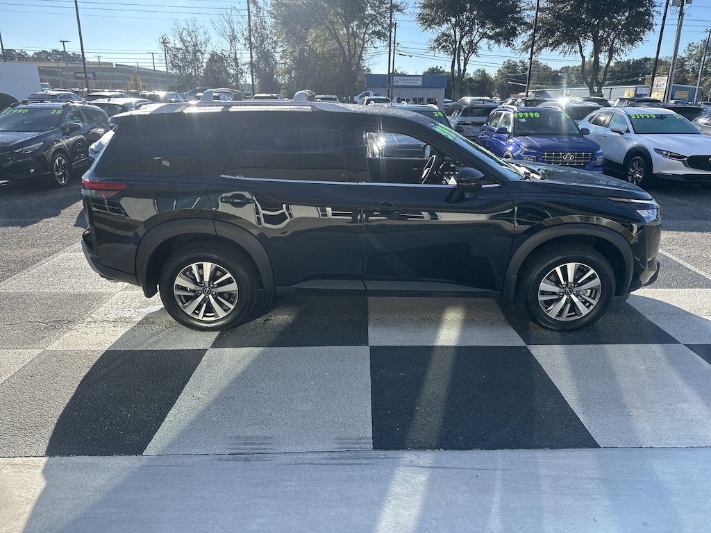 Used 2025 Nissan Pathfinder SL SUV