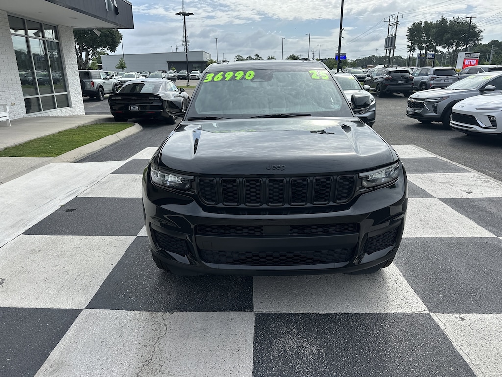 Used 2025 Jeep Grand Cherokee L Laredo SUV