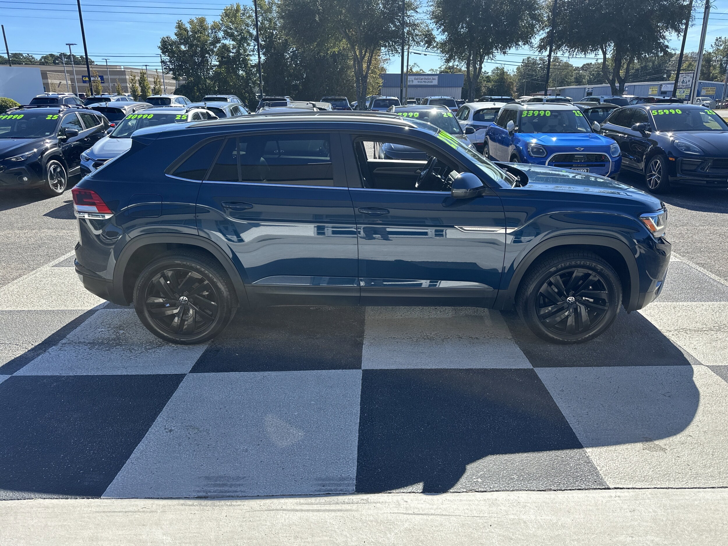 2022 Volkswagen Atlas Cross Sport SE Technology photo 3