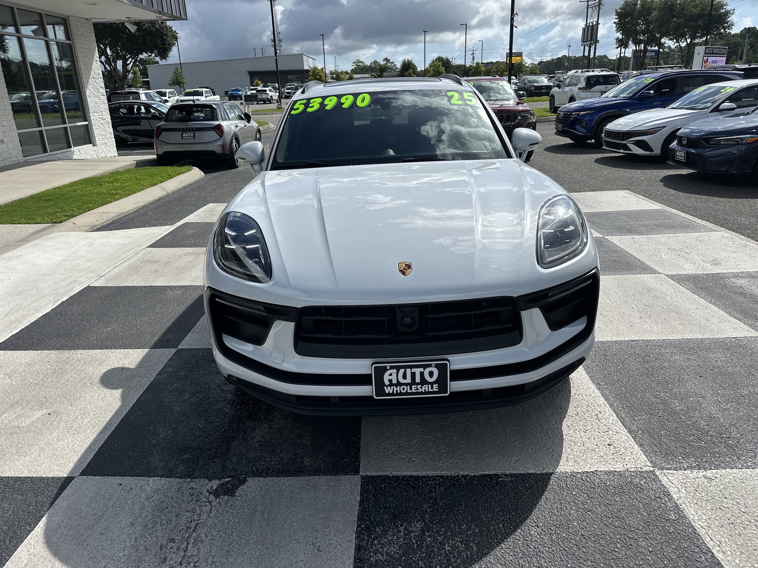 2025 Porsche Macan T - Photo 2