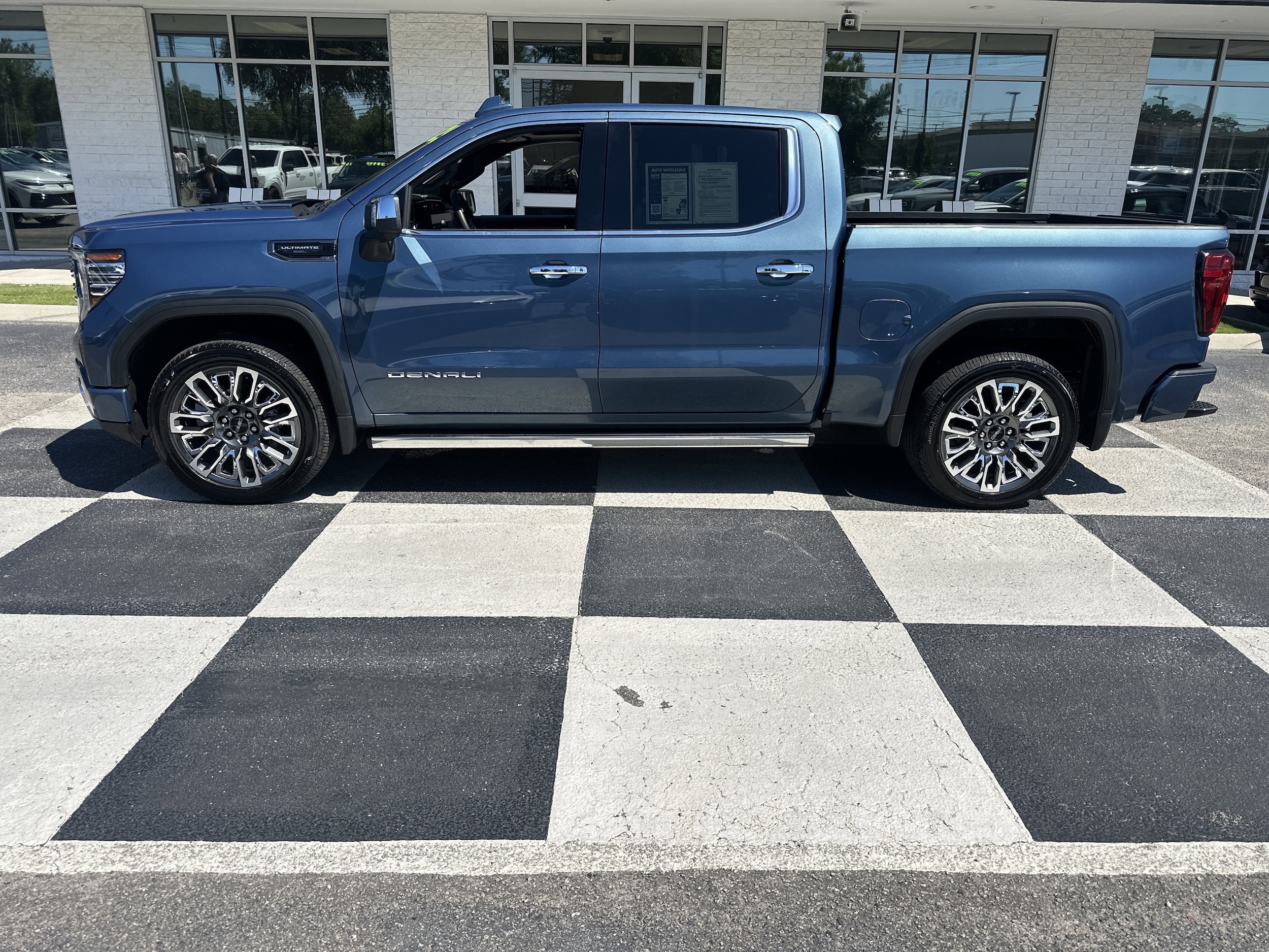 2025 GMC Sierra 4WD Crew Cab Short Box Denali Ultimate's photo