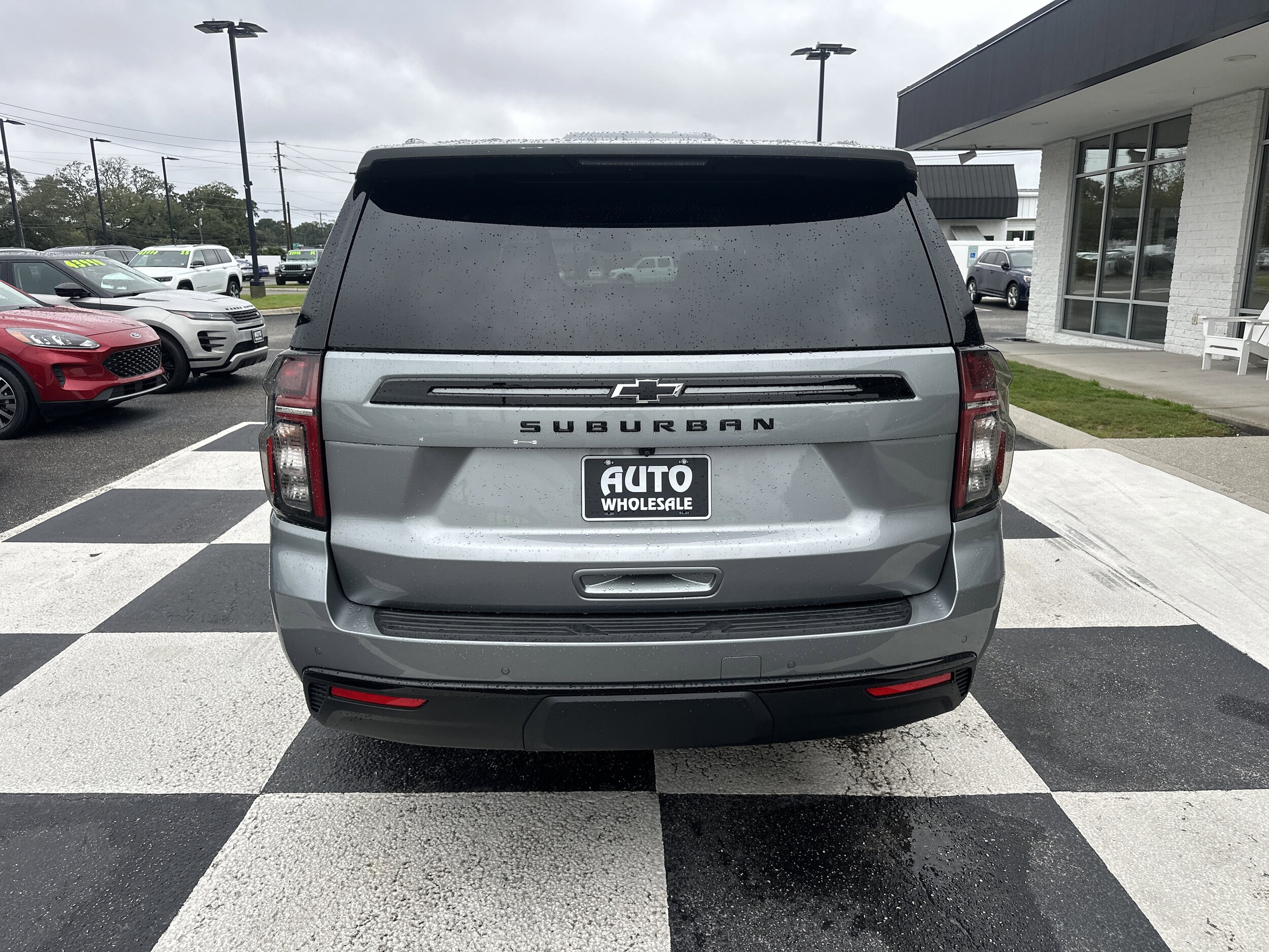 2024 Chevrolet Suburban photo 4