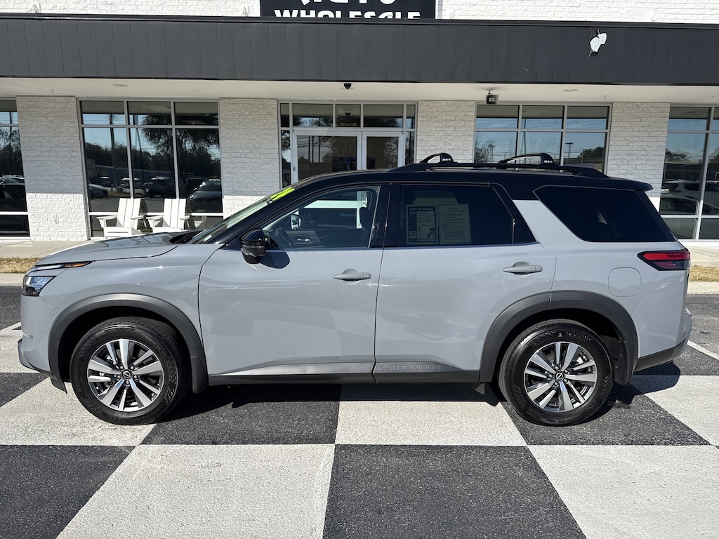 Used 2024 Nissan Pathfinder SL SUV