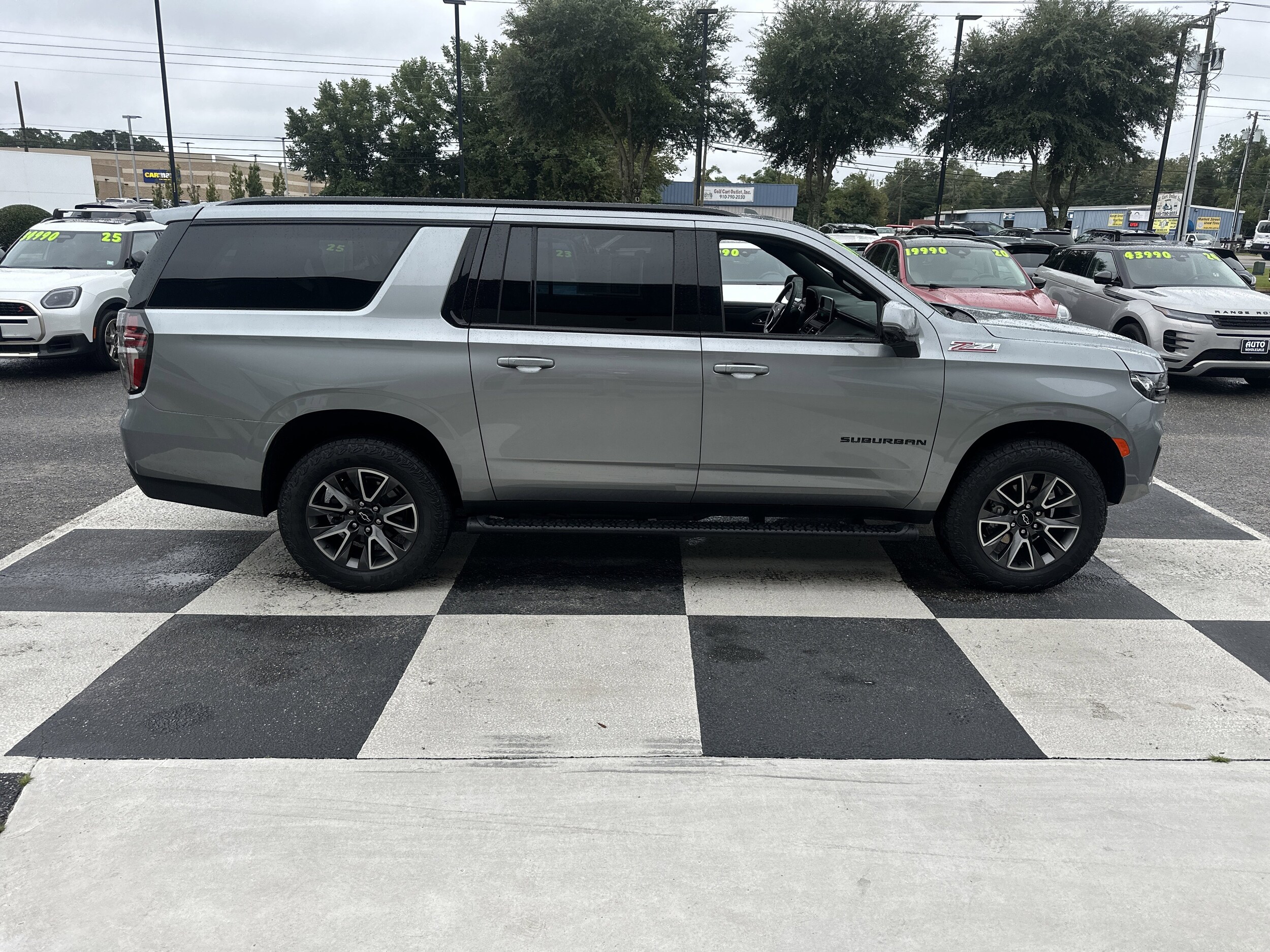 2024 Chevrolet Suburban photo 3