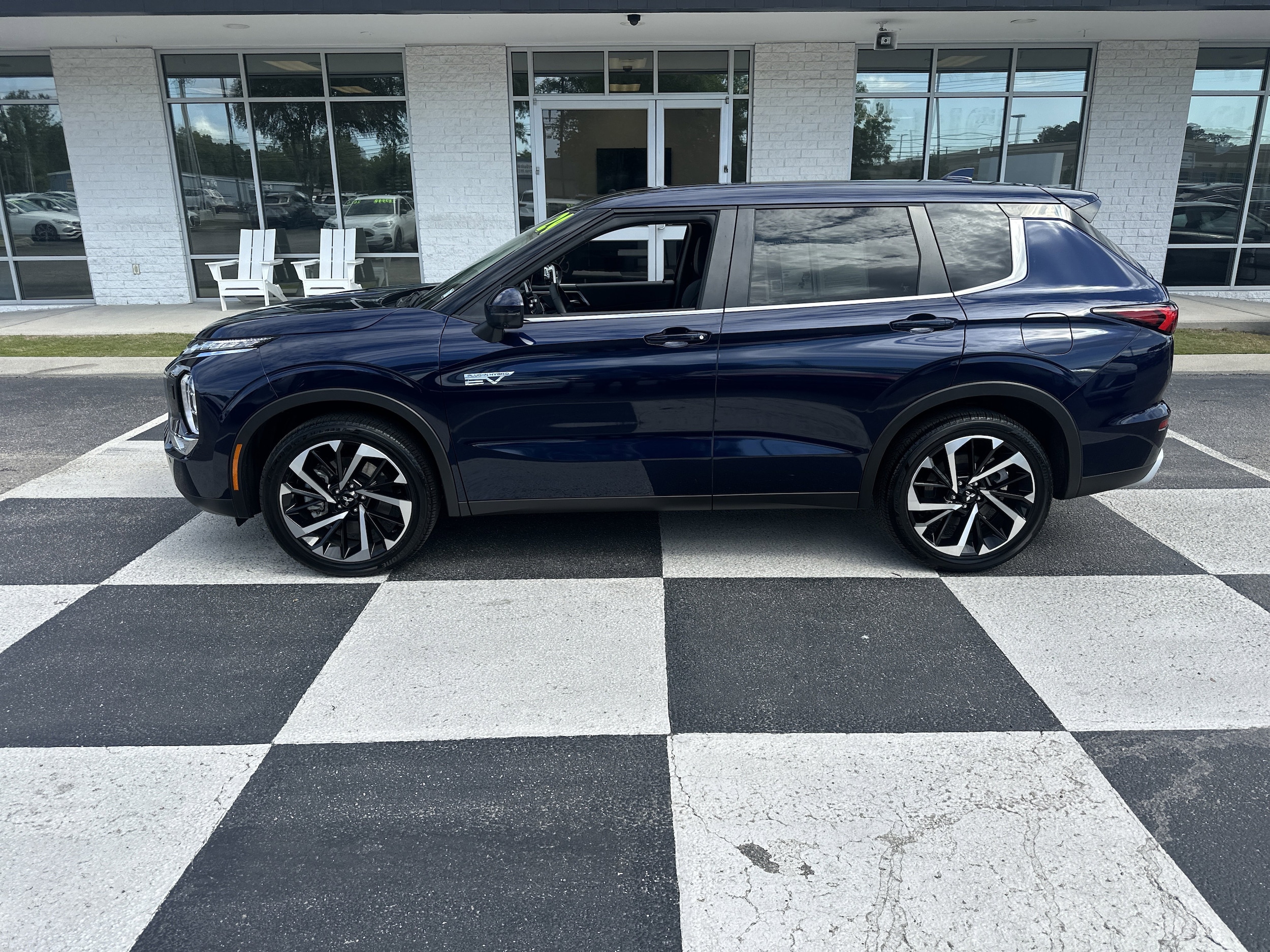 2024 Mitsubishi Outlander Plug-in Hybrid SE S-AWC's photo