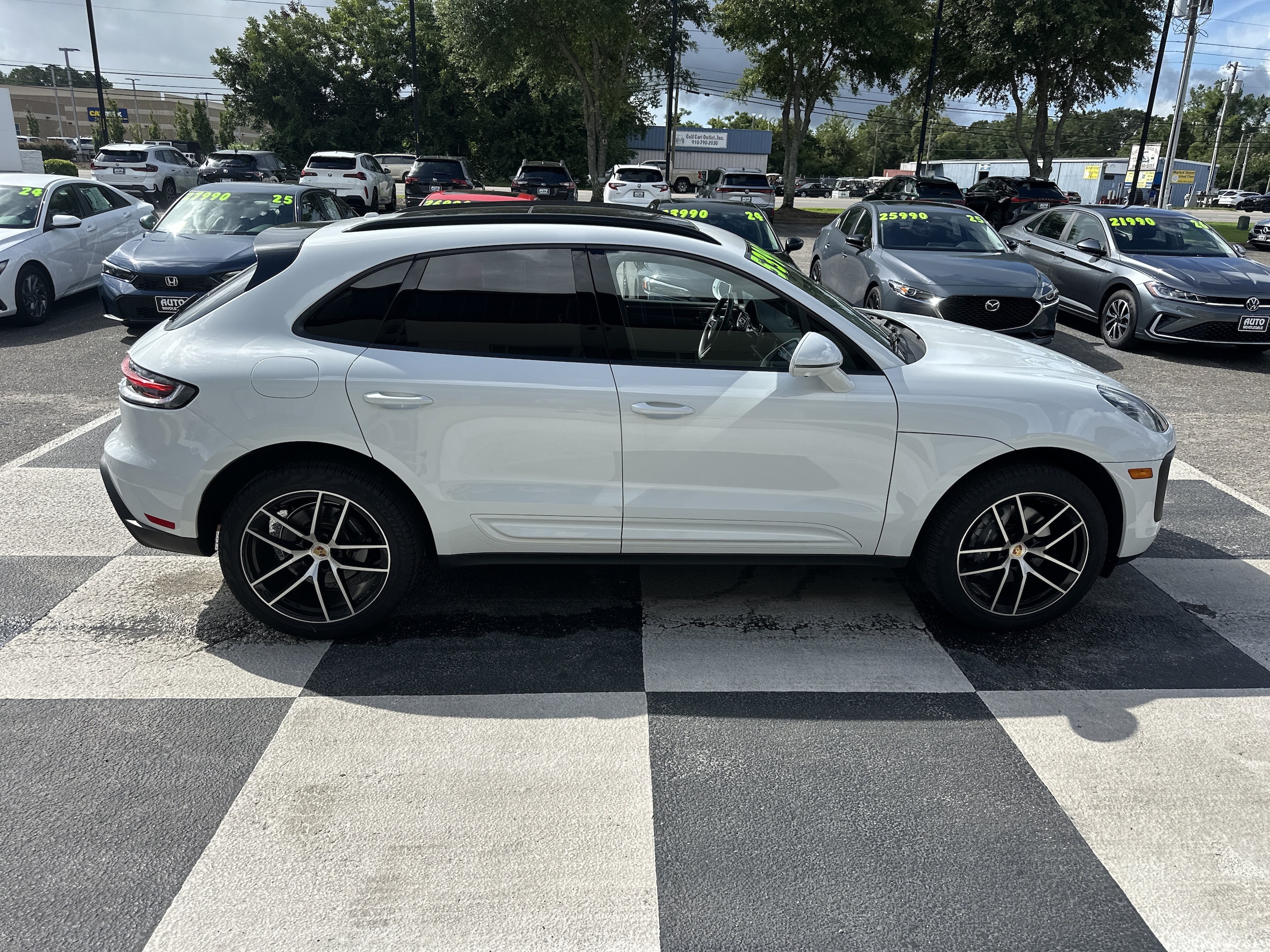 2025 Porsche Macan T - Photo 3