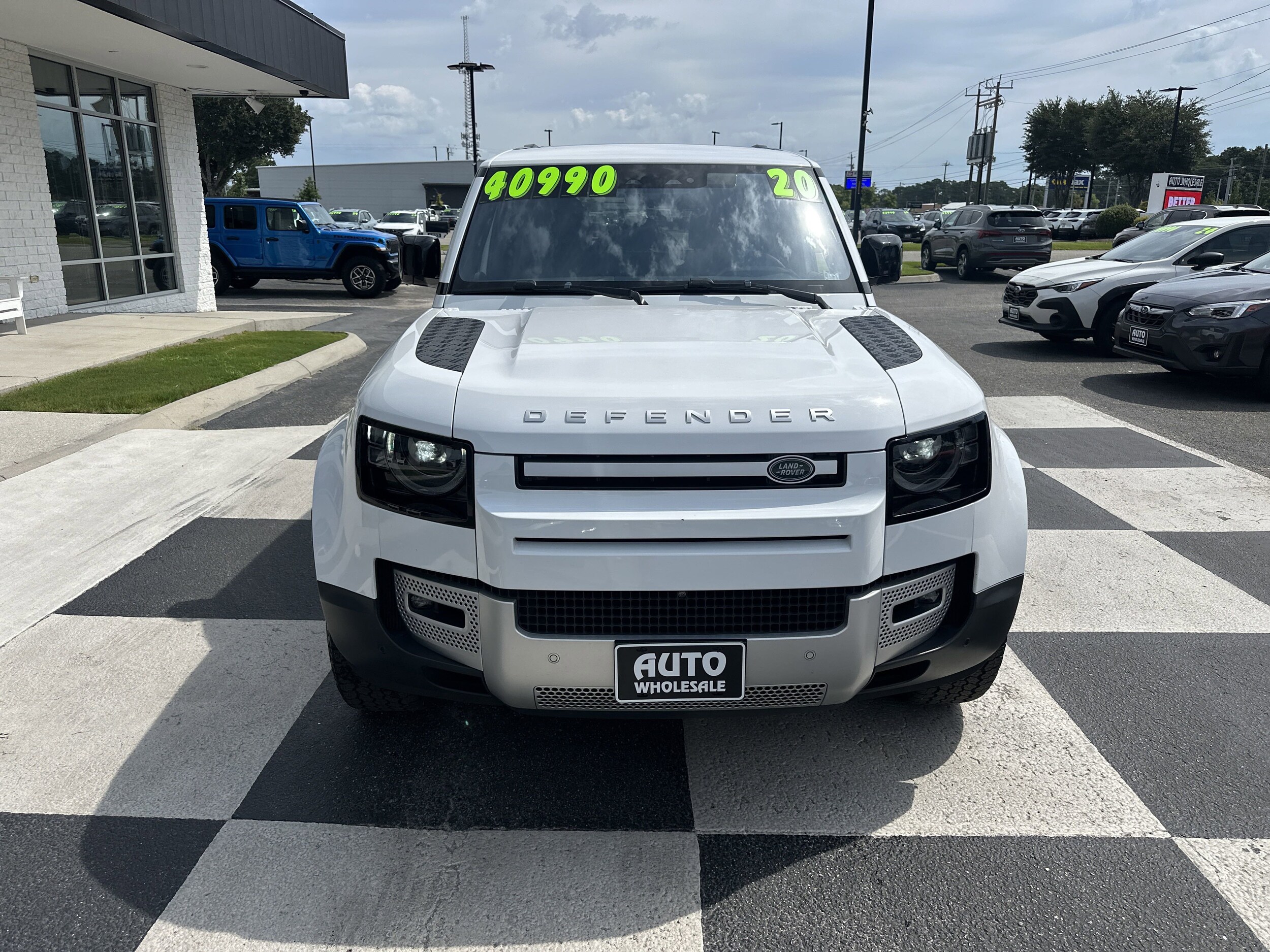 2020 Land Rover Defender SE photo 2