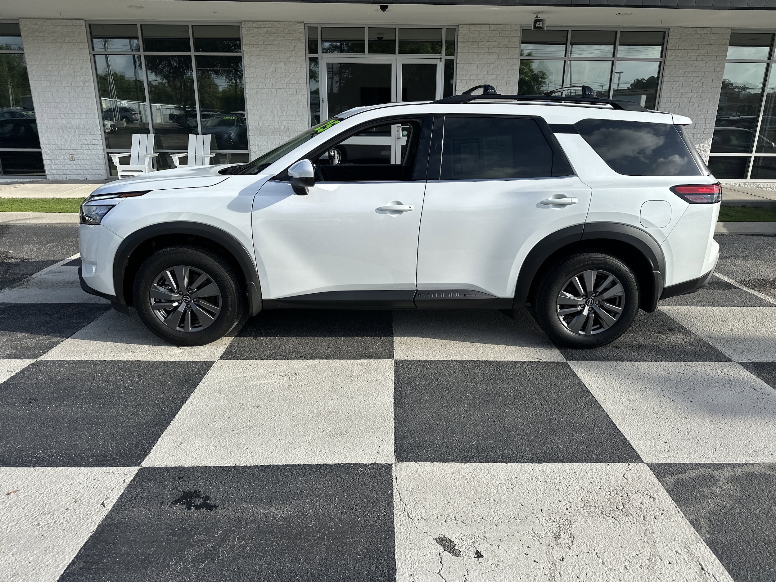 2025 Nissan Pathfinder SV 2WD's photo