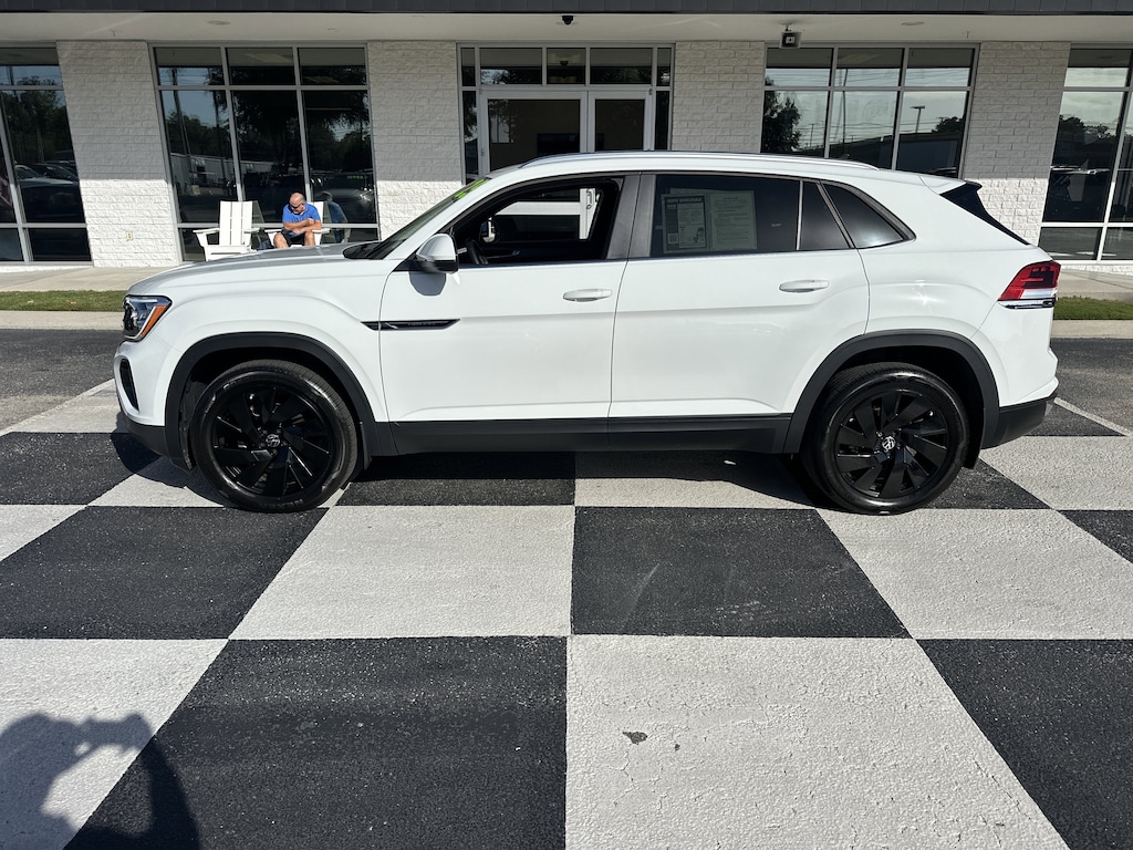 Used 2025 Volkswagen Atlas Cross Sport 2.0T SE w/Technology SUV