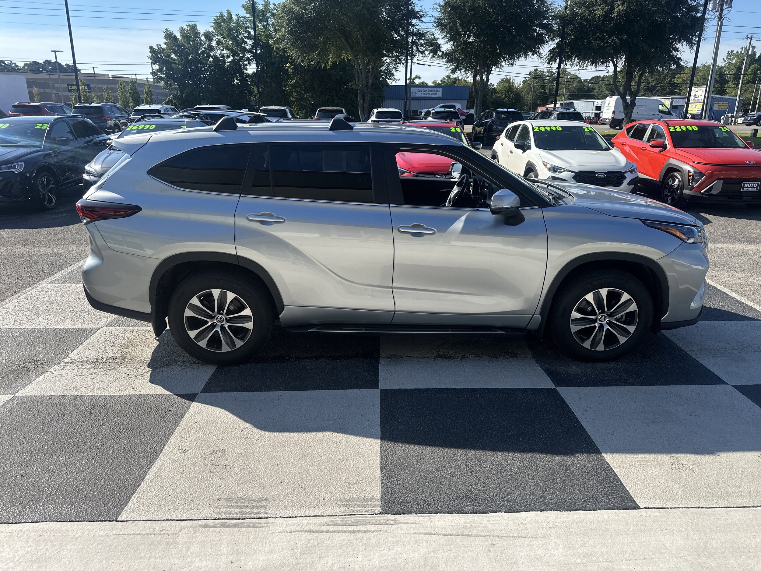 2024 Toyota Highlander XLE photo 3
