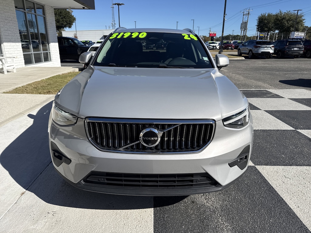 Used 2024 Volvo XC40 B5 Plus Bright SUV