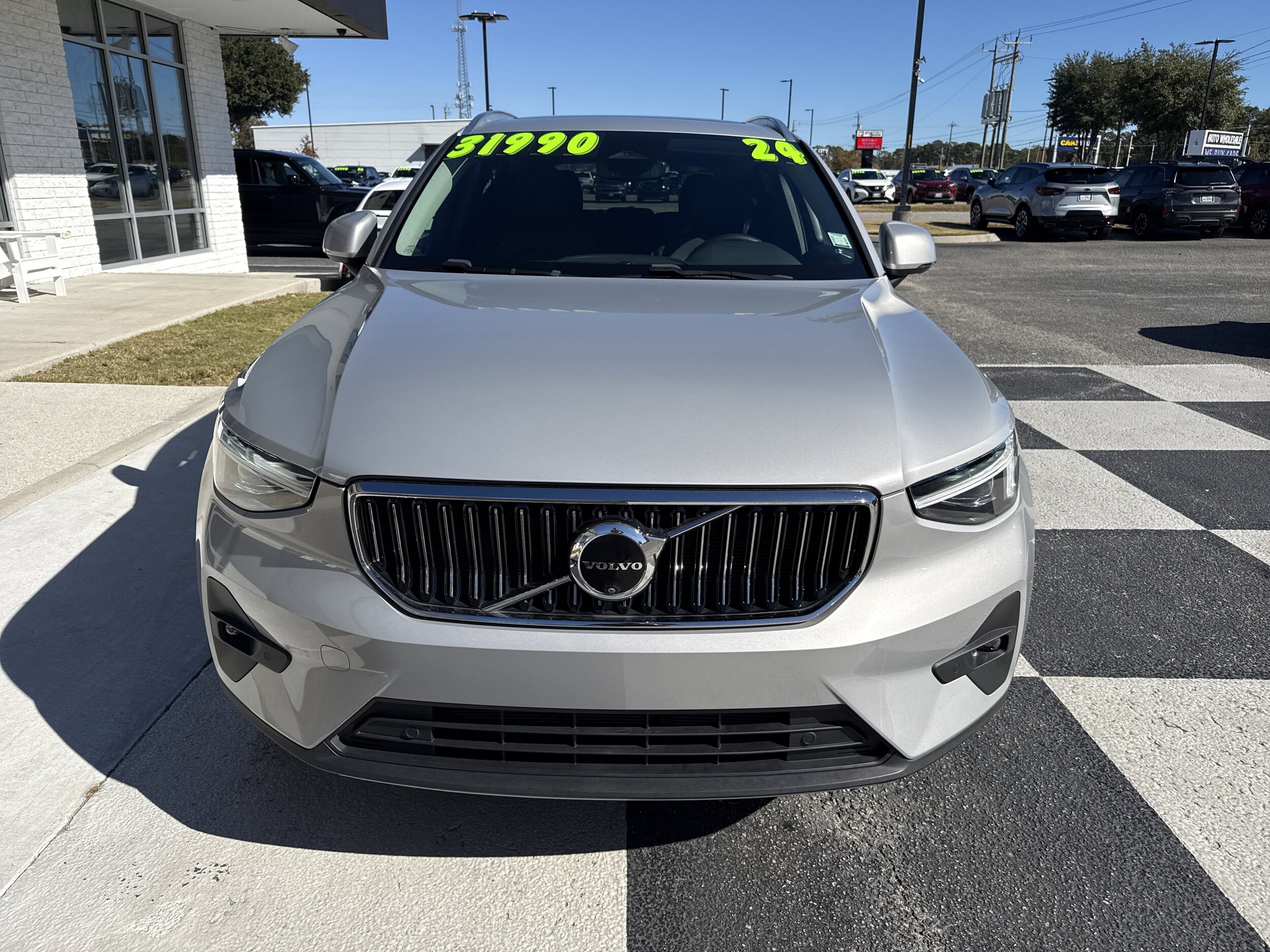 2024 Volvo XC40 Plus photo 2