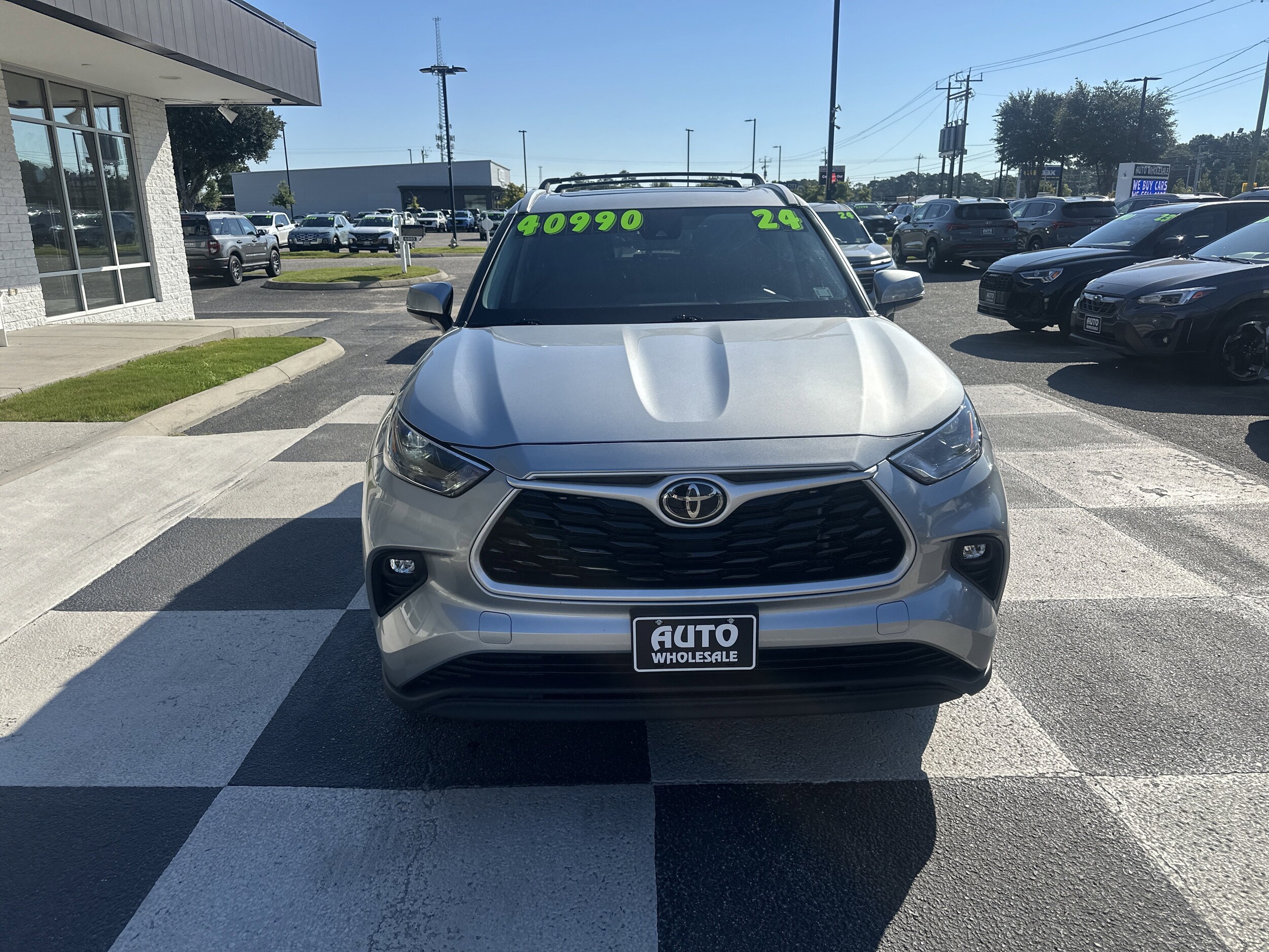 2024 Toyota Highlander XLE photo 2