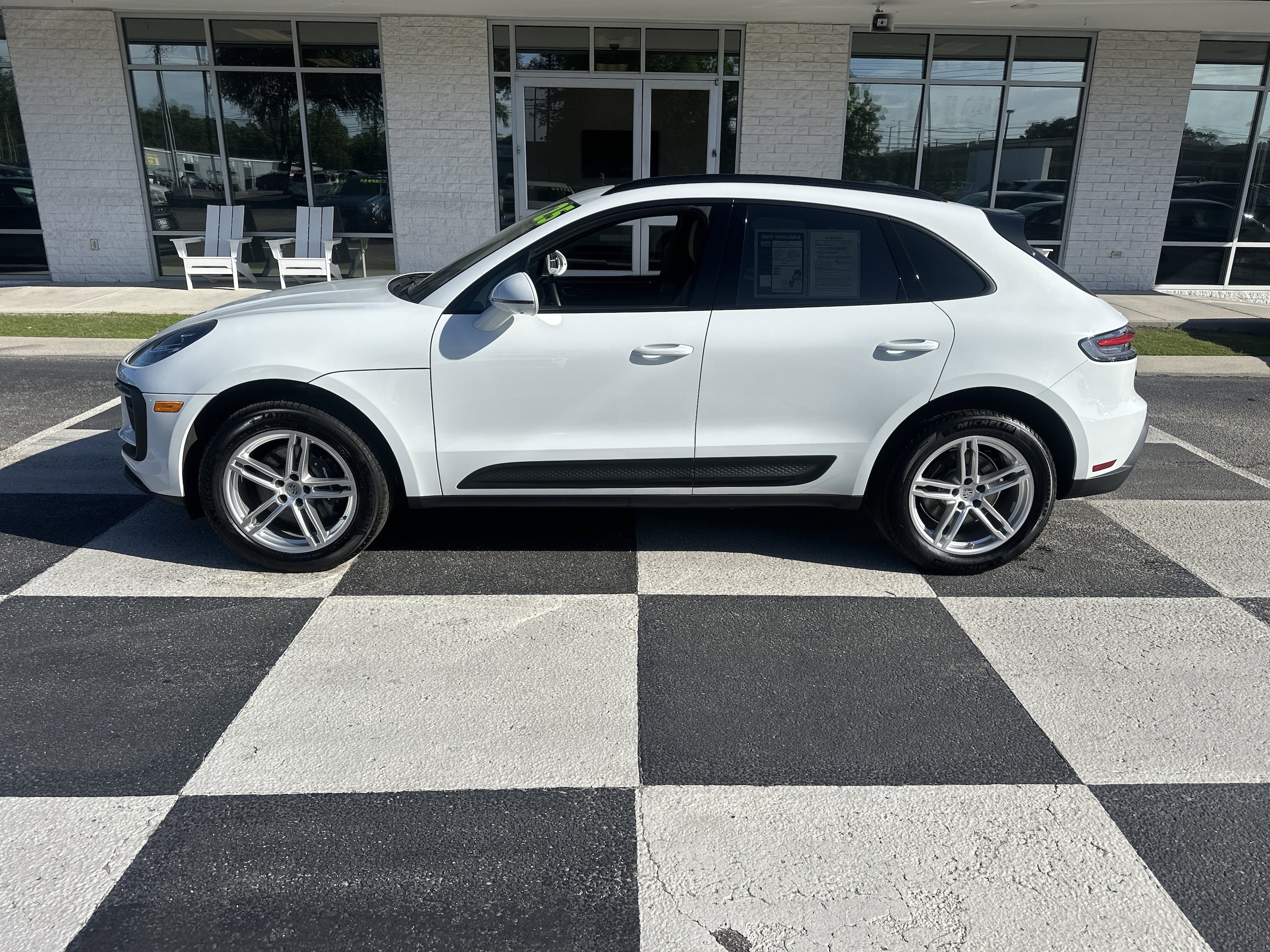 2025 Porsche Macan -'s photo