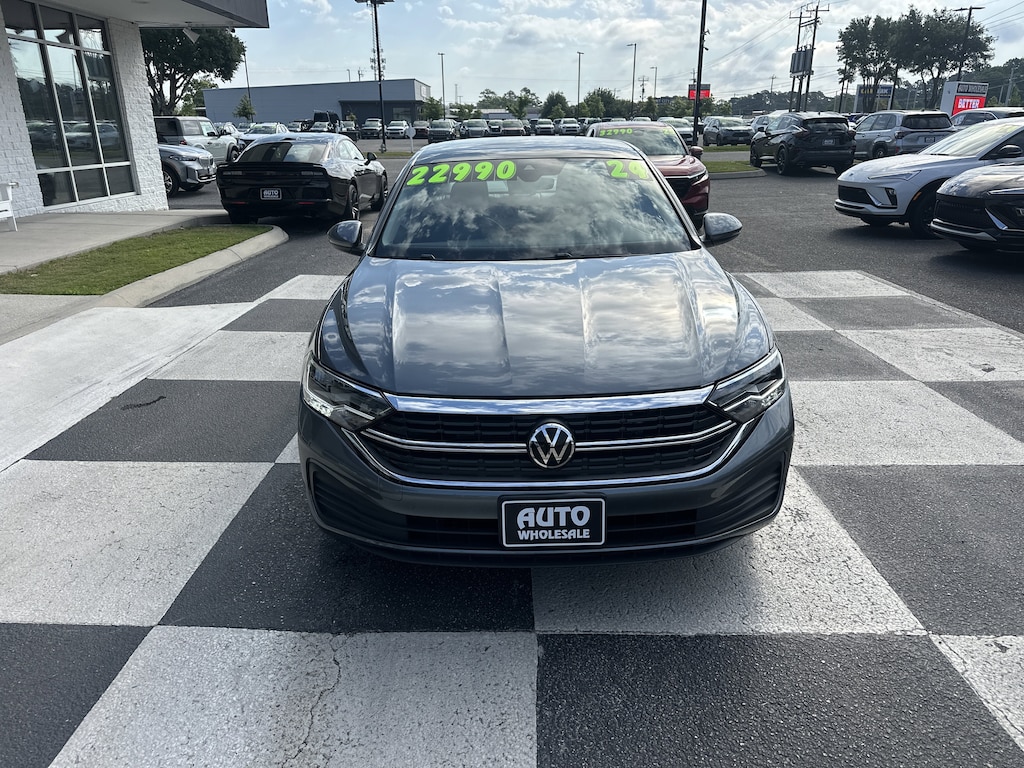 Used 2024 Volkswagen Jetta 1.5T SE Sedan