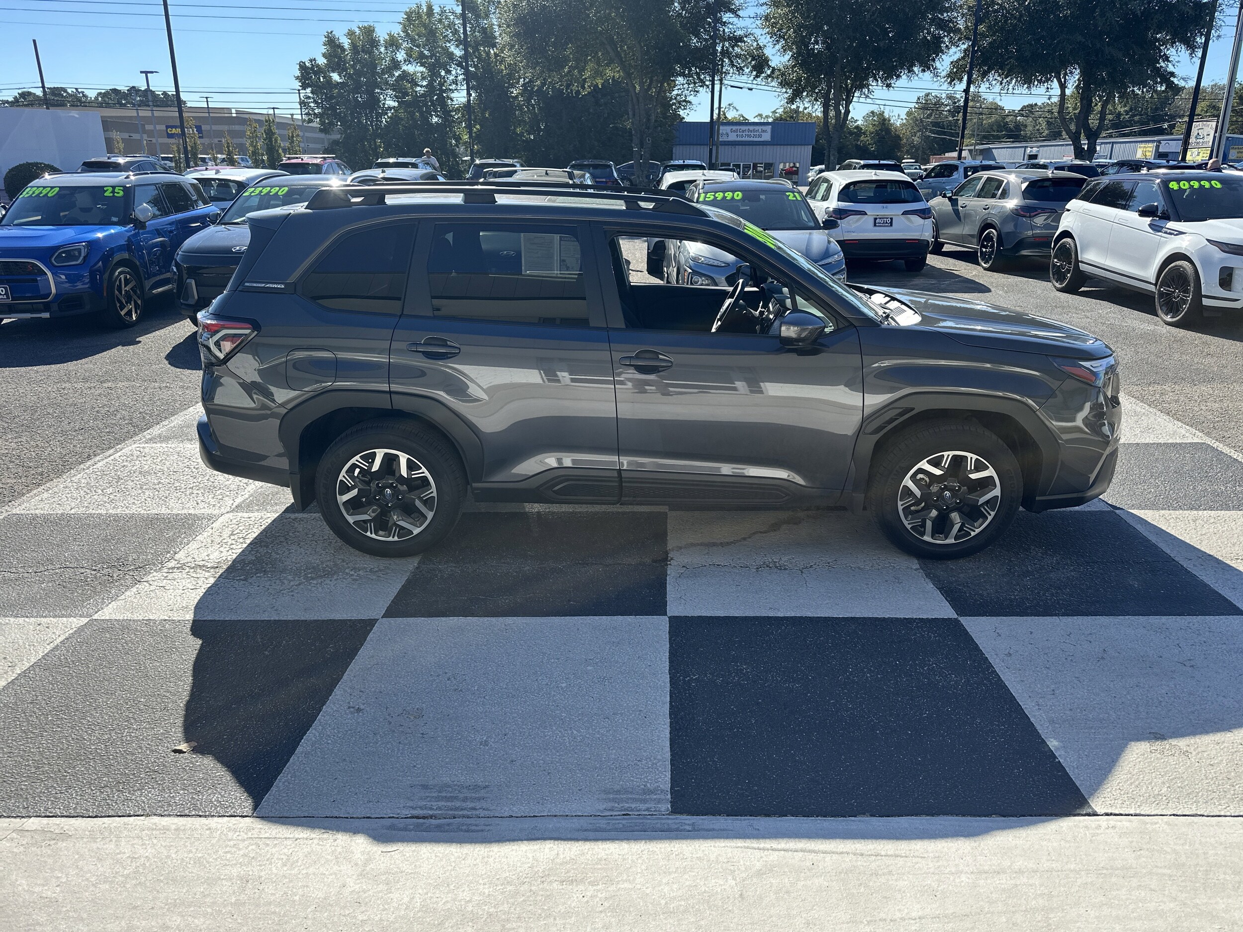 2025 Subaru Forester Premium photo 3