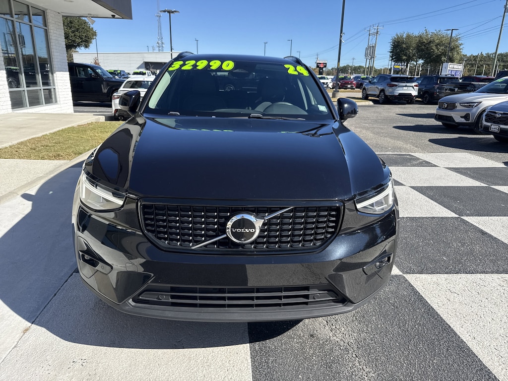 Used 2024 Volvo XC40 B5 Plus Dark SUV