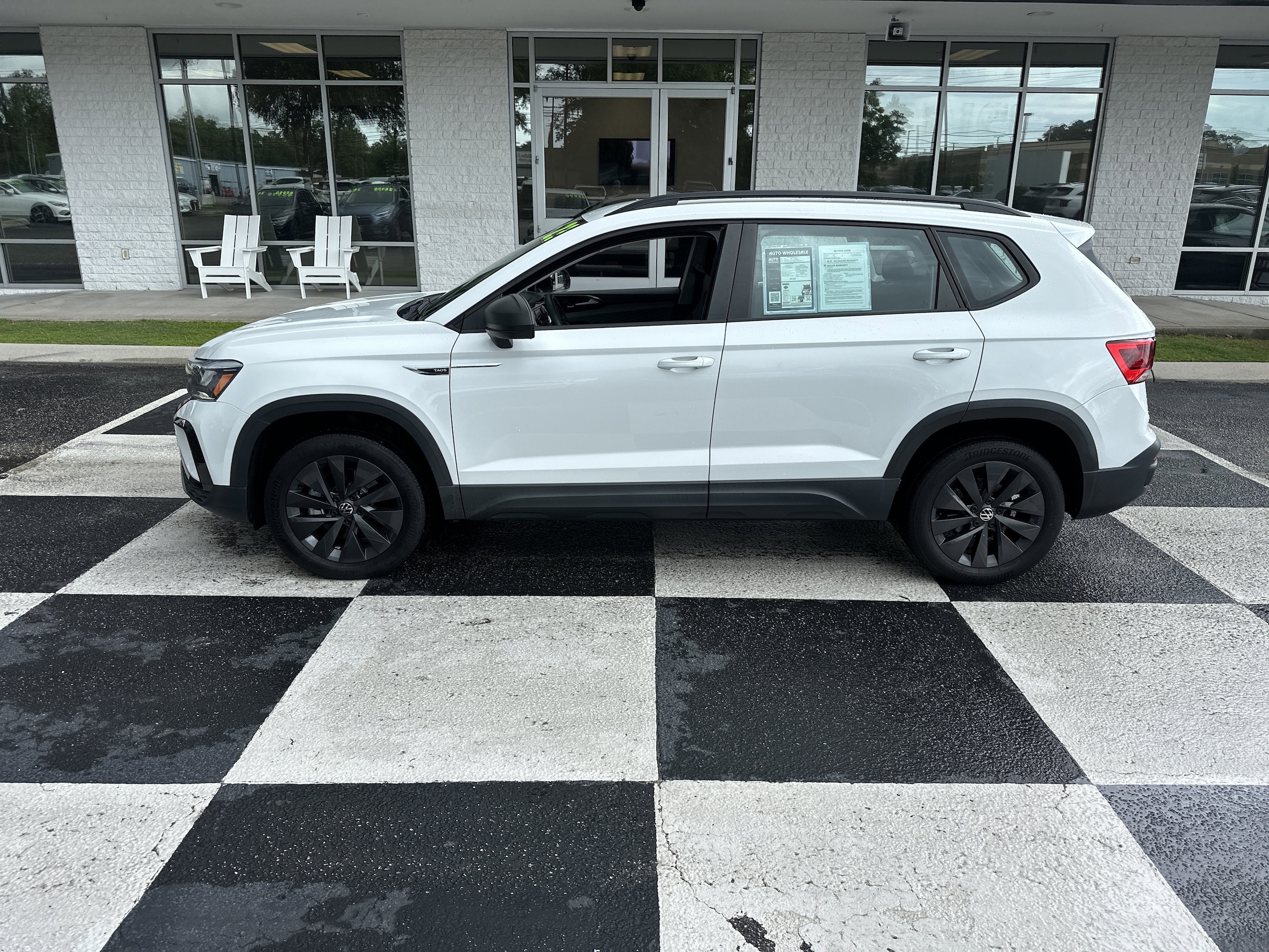 2023 Volkswagen Taos 1.5T S's photo