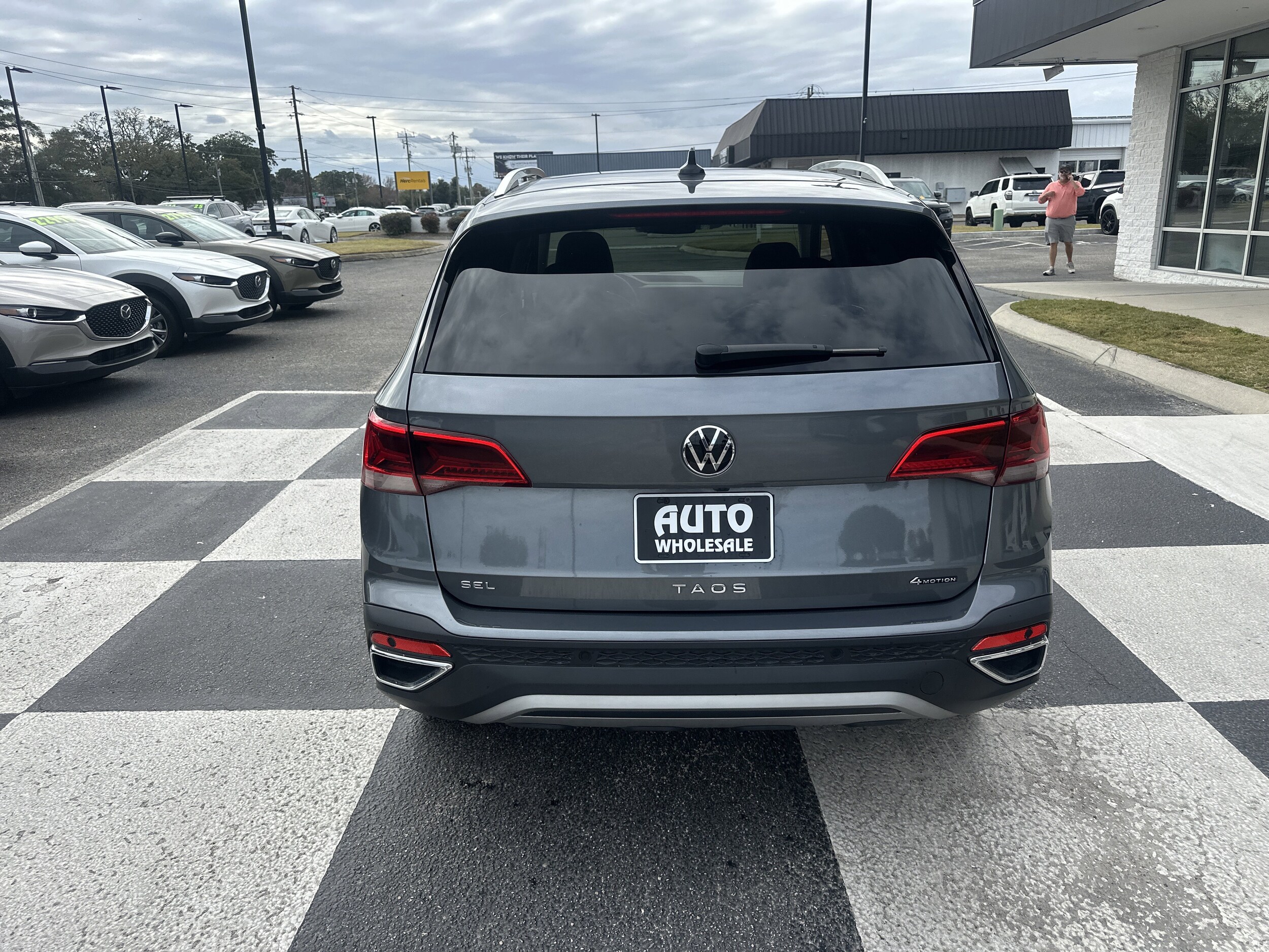 2024 Volkswagen Taos SEL photo 4