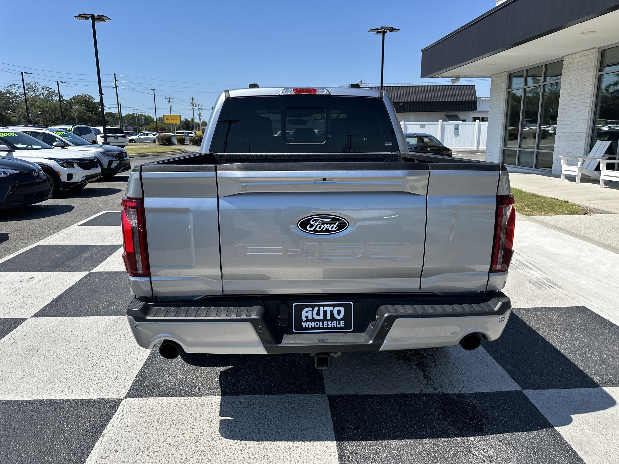 2025 Ford F-150 Lariat photo 4