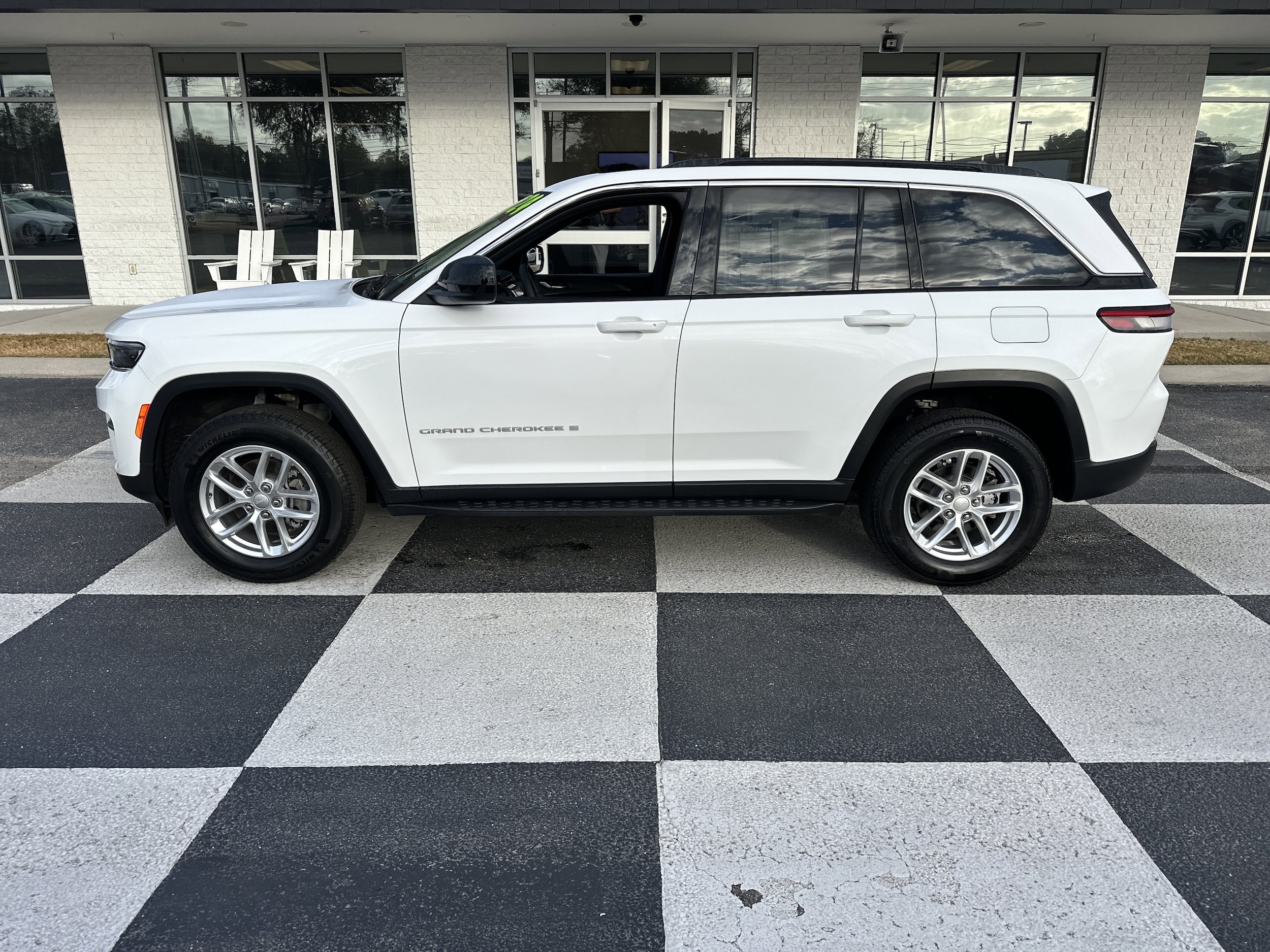 2024 Jeep Grand Cherokee Laredo's photo