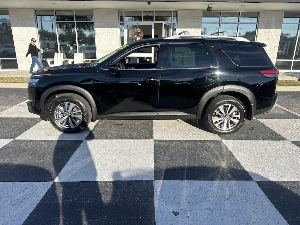 Used 2025 Nissan Pathfinder SL SUV
