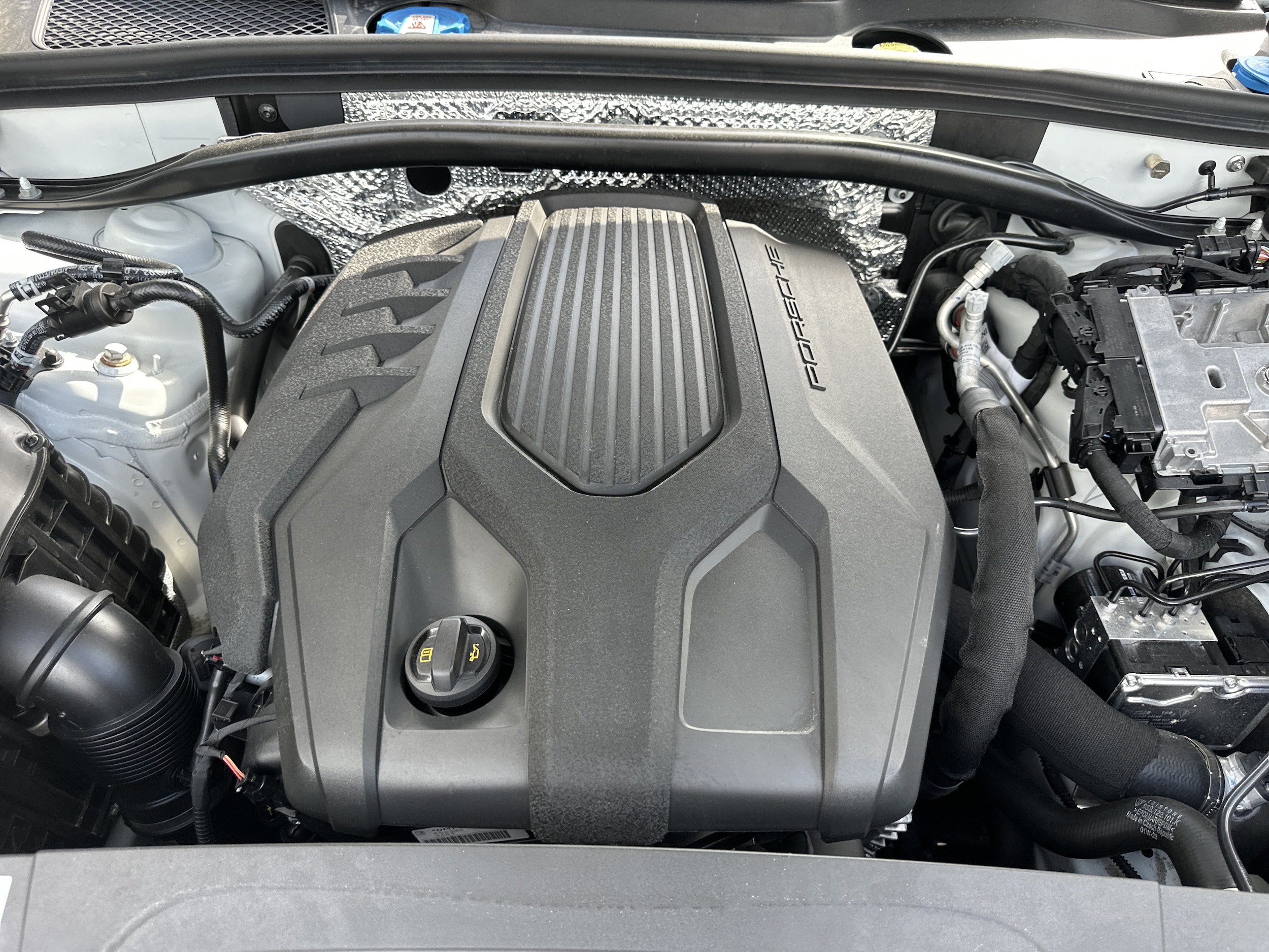 2025 Porsche Macan T - Photo 9