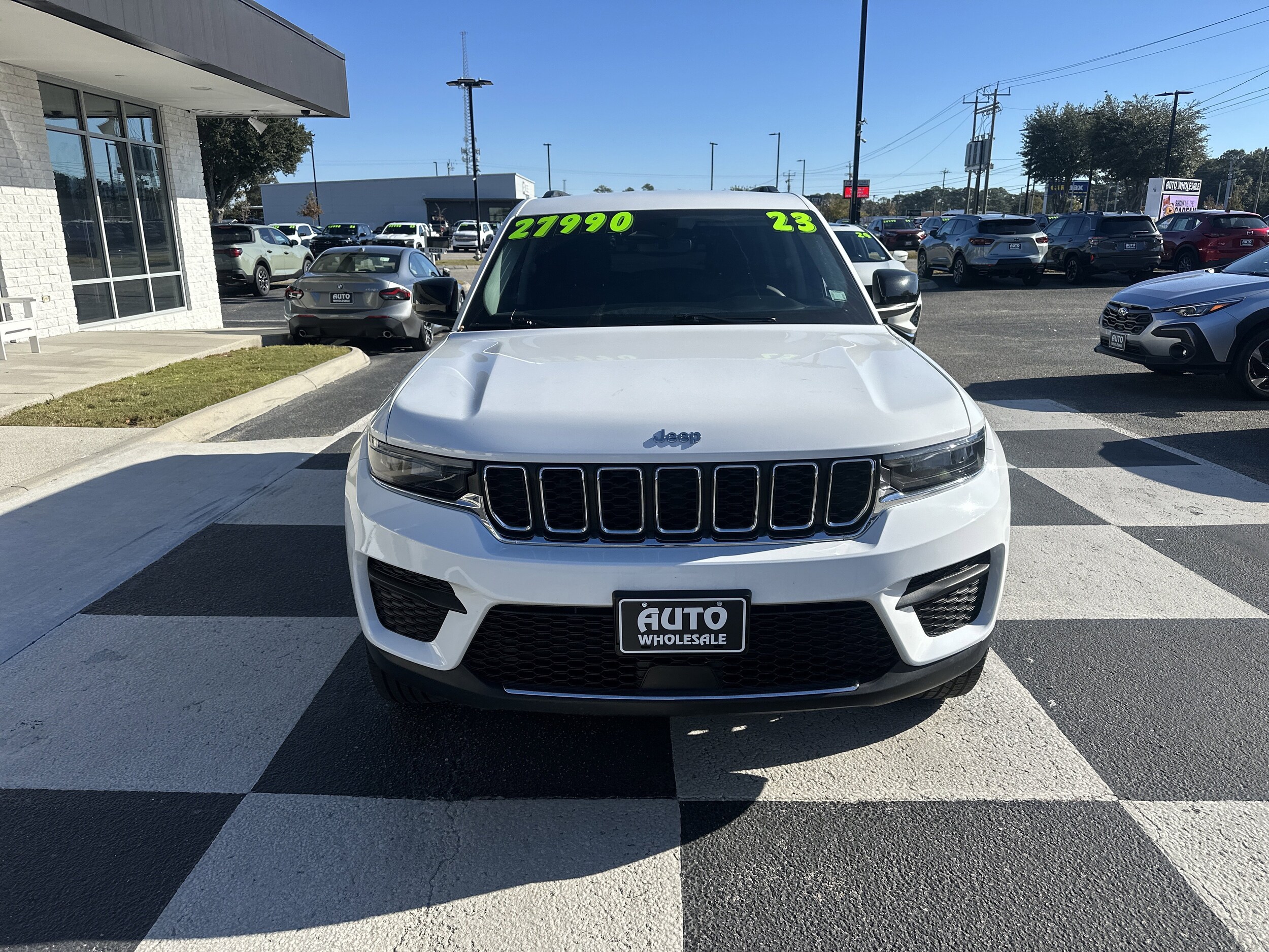 2023 Jeep Grand Cherokee Laredo photo 2