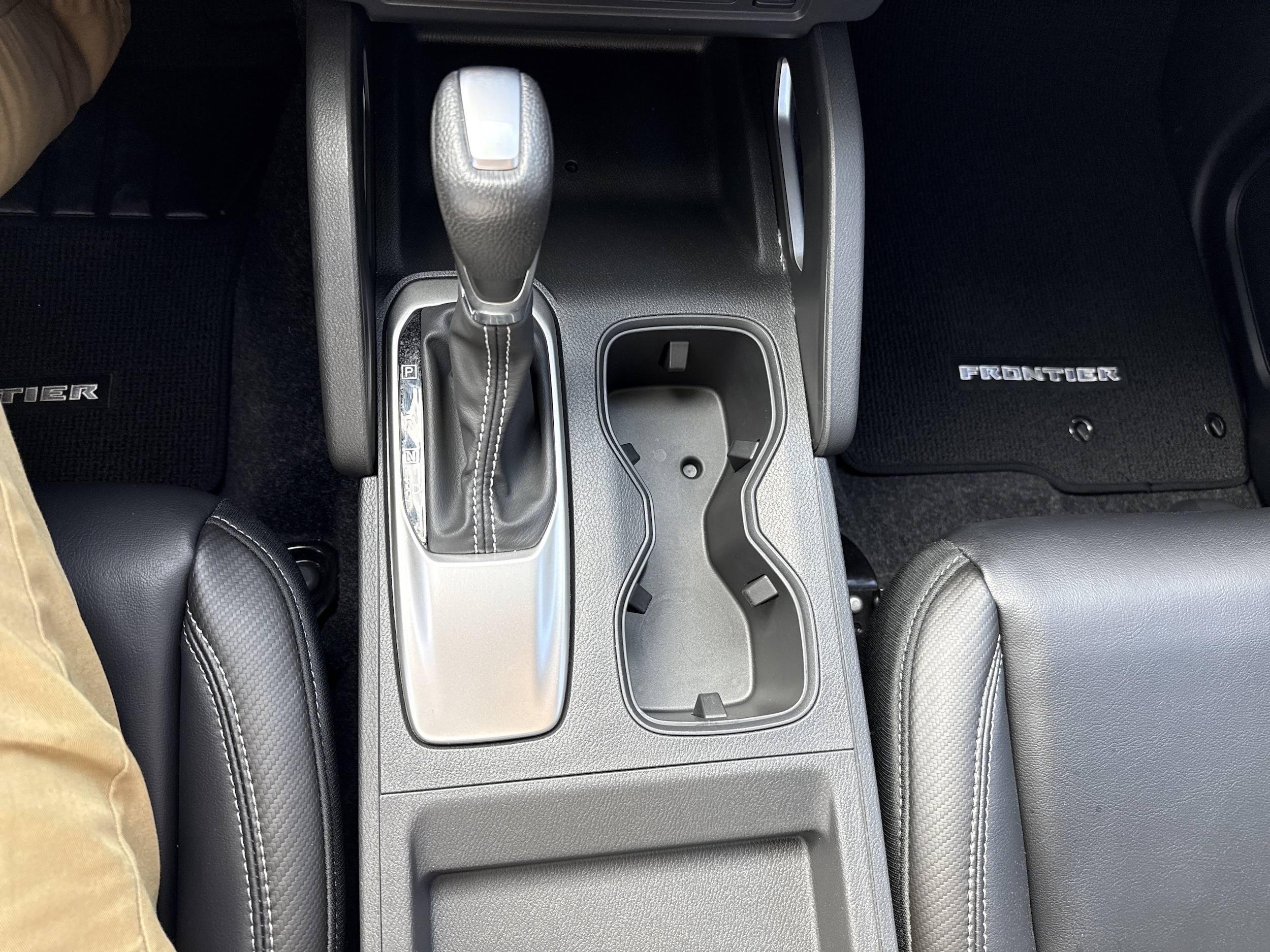 2024 Nissan Frontier SL - Photo 19